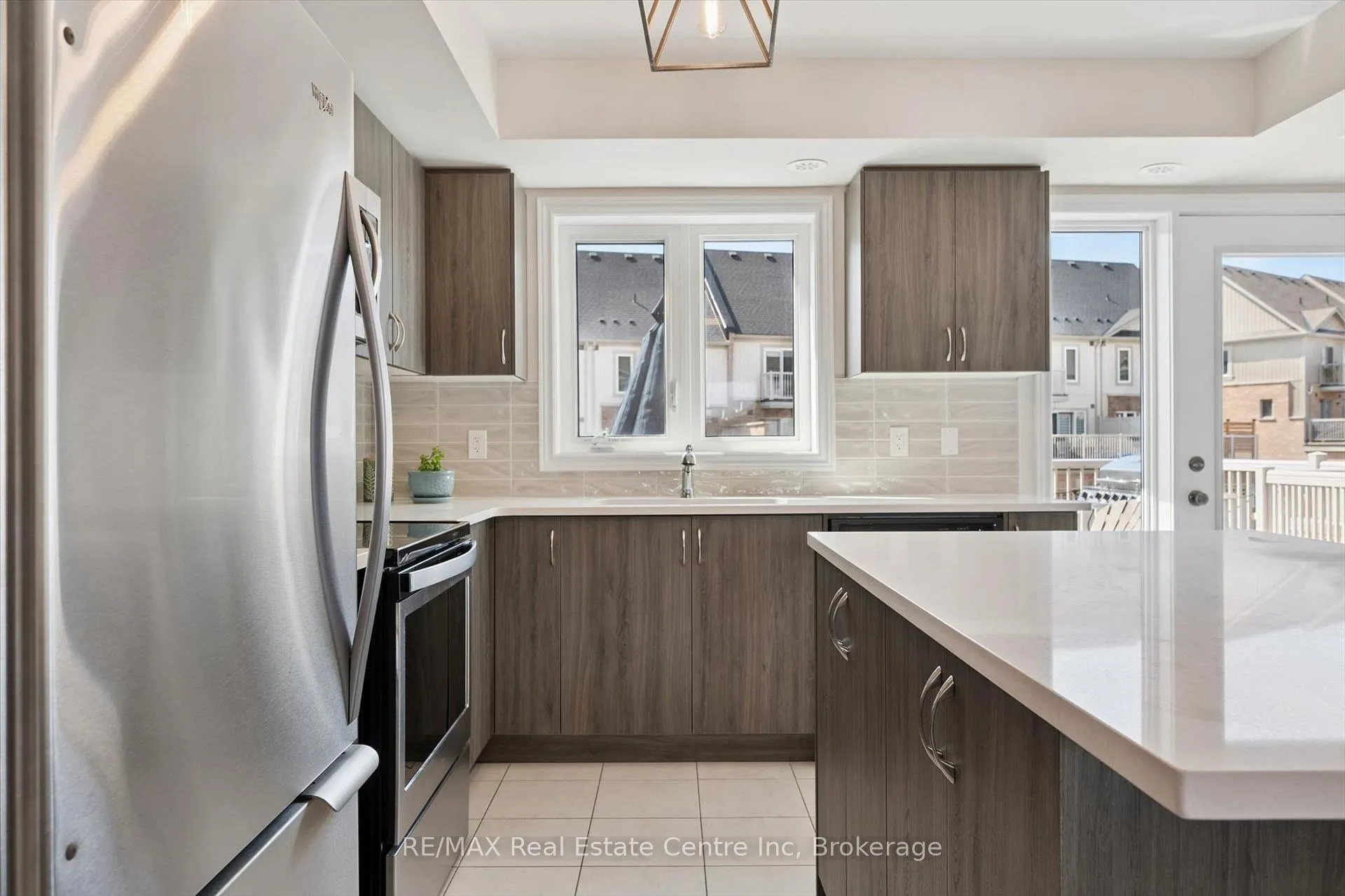 Photo 13 of Unit 9, 126 Watson Parkway N, Guelph, Grange Road — HOMEH