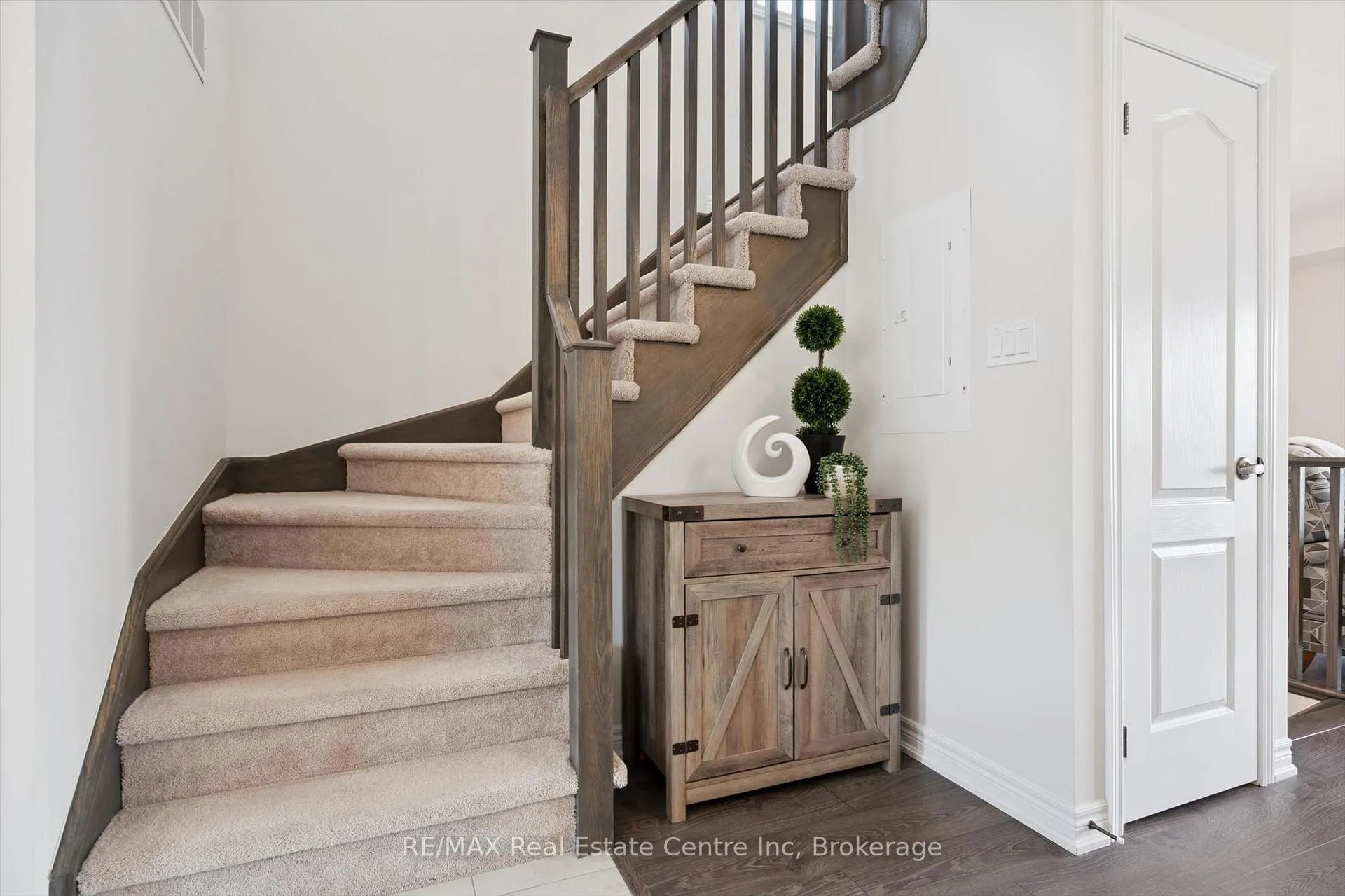 Photo 18 of Unit 9, 126 Watson Parkway N, Guelph, Grange Road — HOMEH