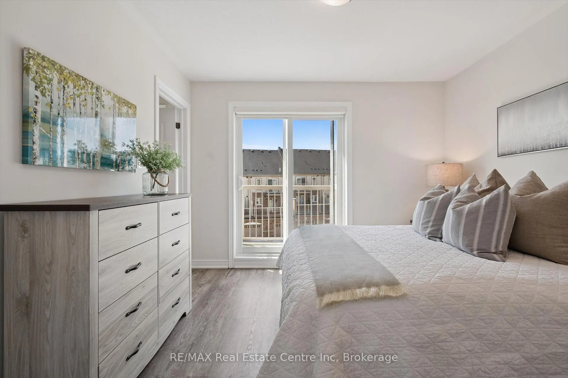 Photo 21 of Unit 9, 126 Watson Parkway N, Guelph, Grange Road — HOMEH