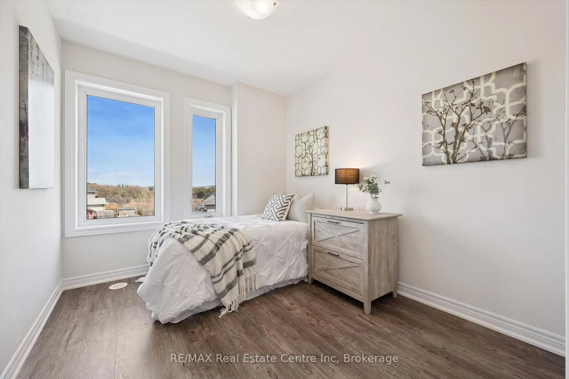 Photo 26 of Unit 9, 126 Watson Parkway N, Guelph, Grange Road — HOMEH