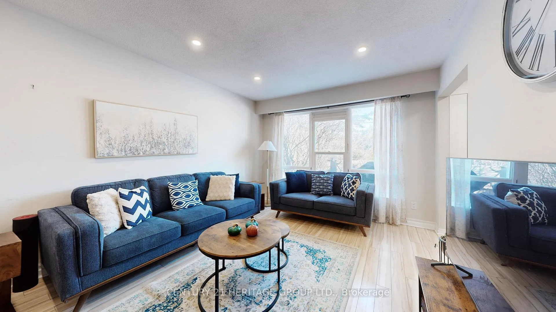 Photo 5 of 795 Greenfield Crescent, Newmarket, Huron Heights-Leslie Valley — HOMEH