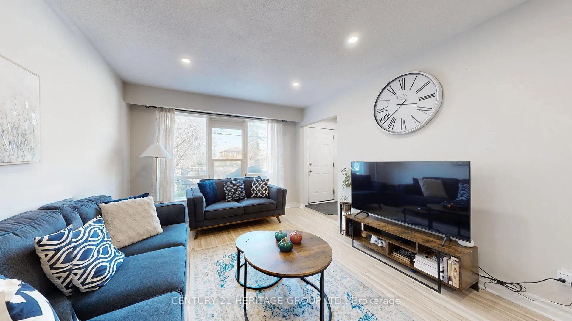 Photo 6 of 795 Greenfield Crescent, Newmarket, Huron Heights-Leslie Valley — HOMEH