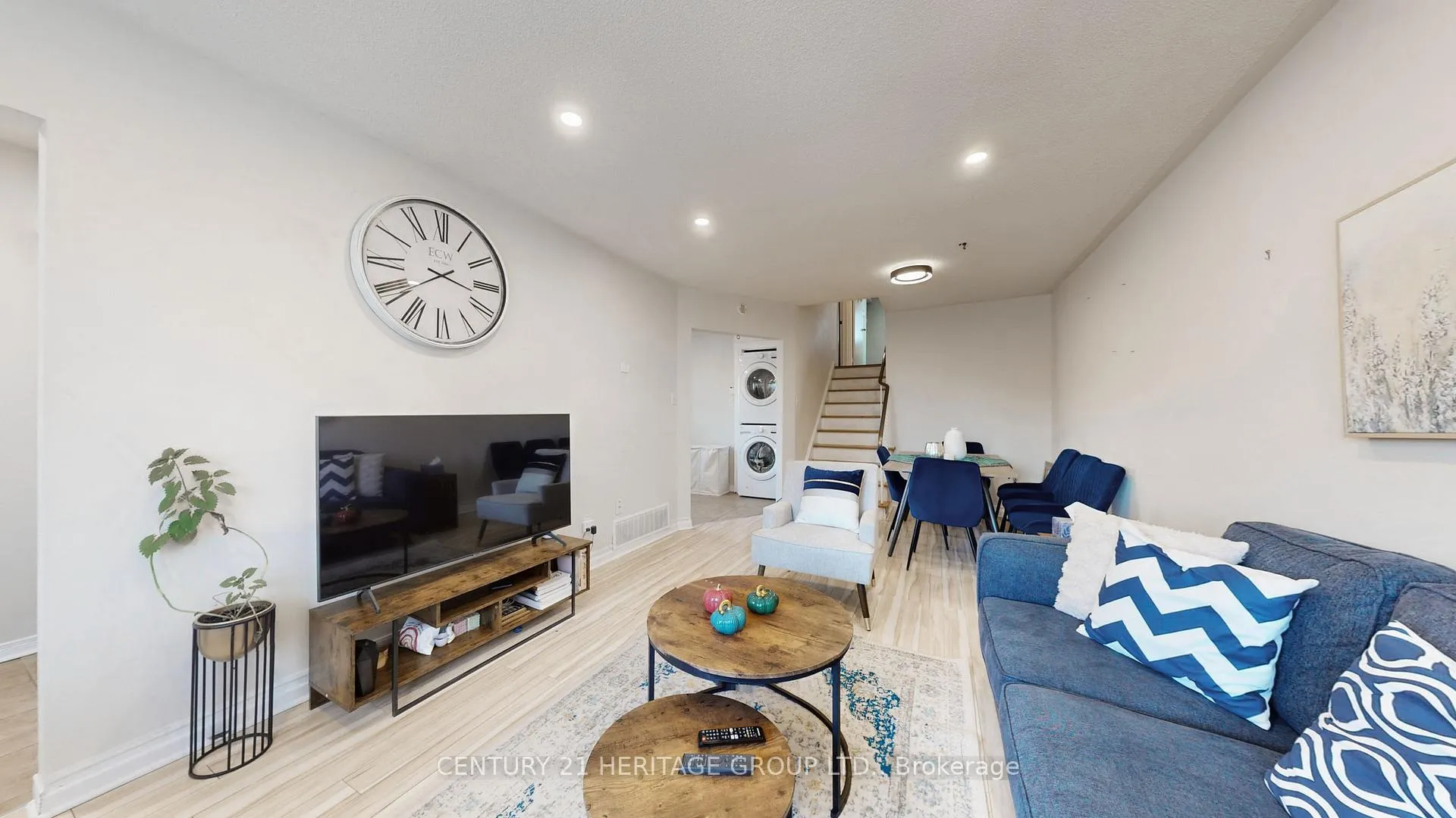 Photo 8 of 795 Greenfield Crescent, Newmarket, Huron Heights-Leslie Valley — HOMEH