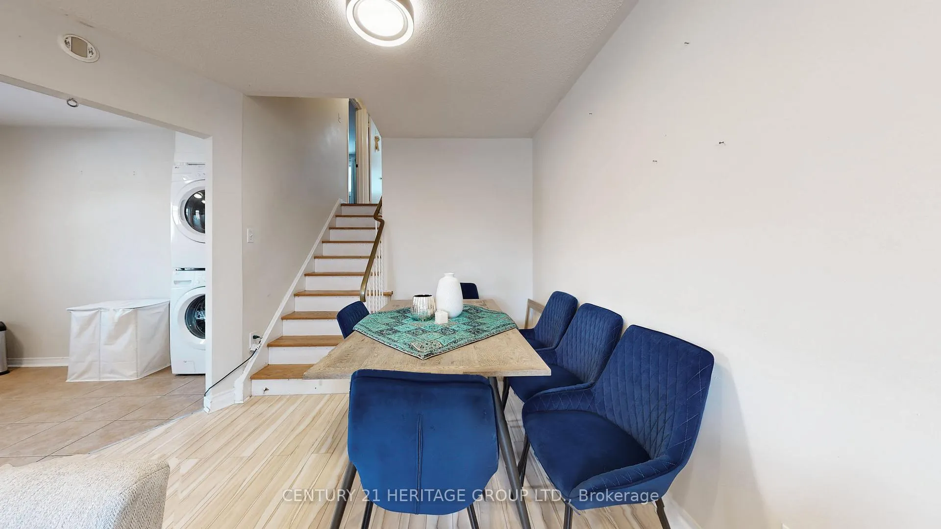 Photo 10 of 795 Greenfield Crescent, Newmarket, Huron Heights-Leslie Valley — HOMEH