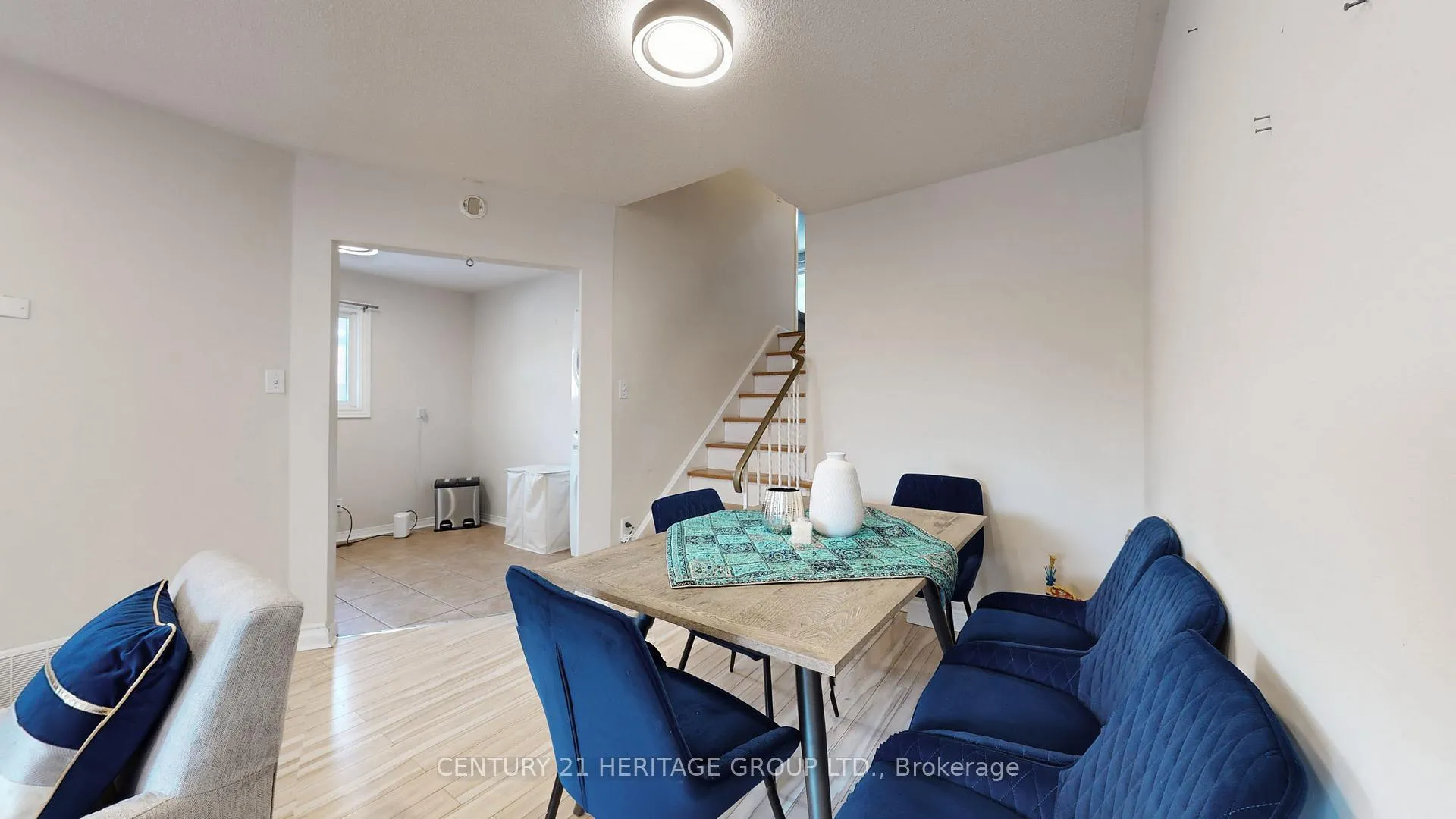 Photo 11 of 795 Greenfield Crescent, Newmarket, Huron Heights-Leslie Valley — HOMEH
