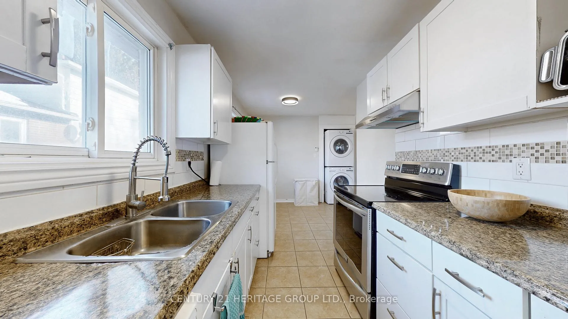 Photo 13 of 795 Greenfield Crescent, Newmarket, Huron Heights-Leslie Valley — HOMEH