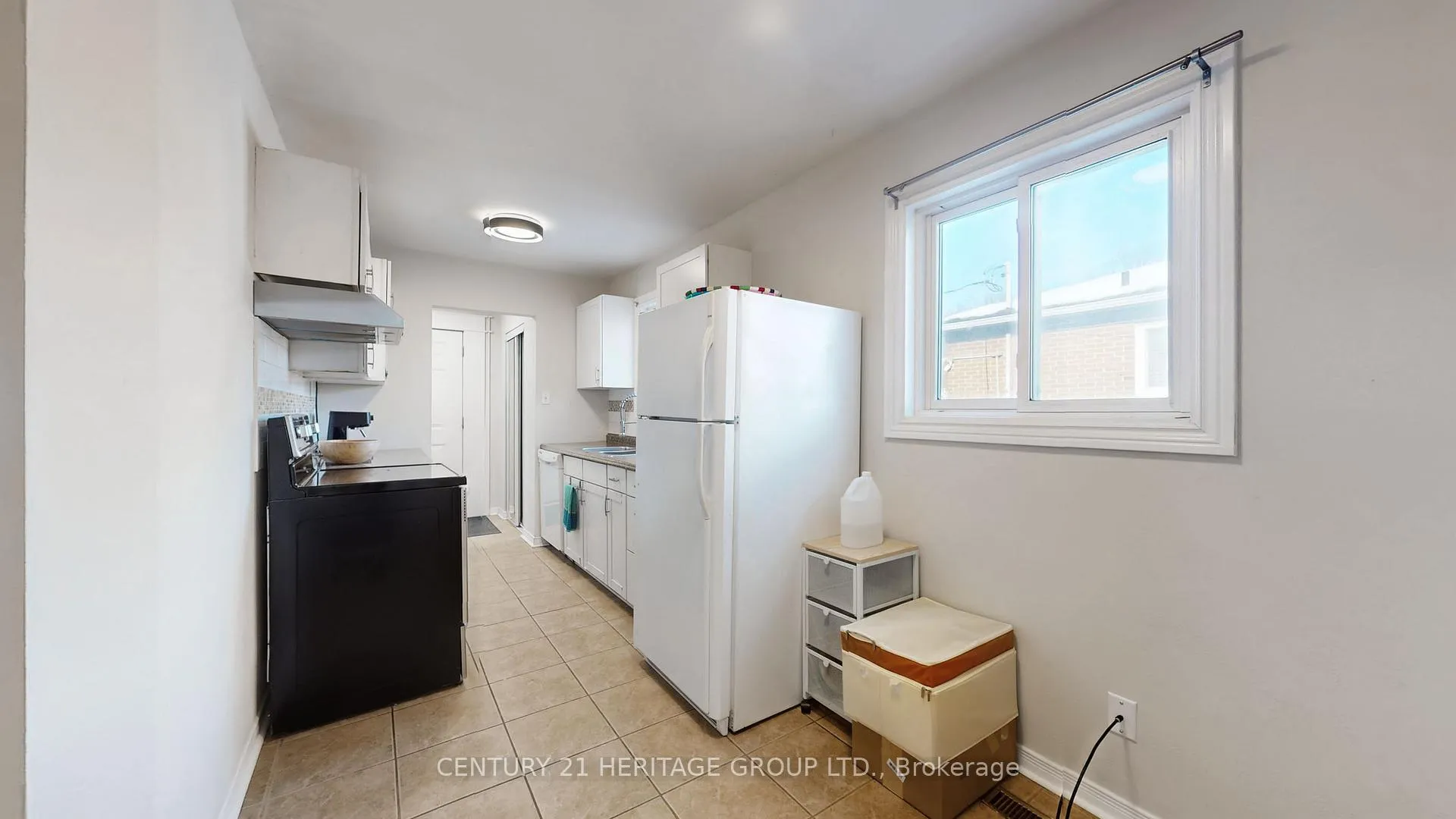 Photo 14 of 795 Greenfield Crescent, Newmarket, Huron Heights-Leslie Valley — HOMEH