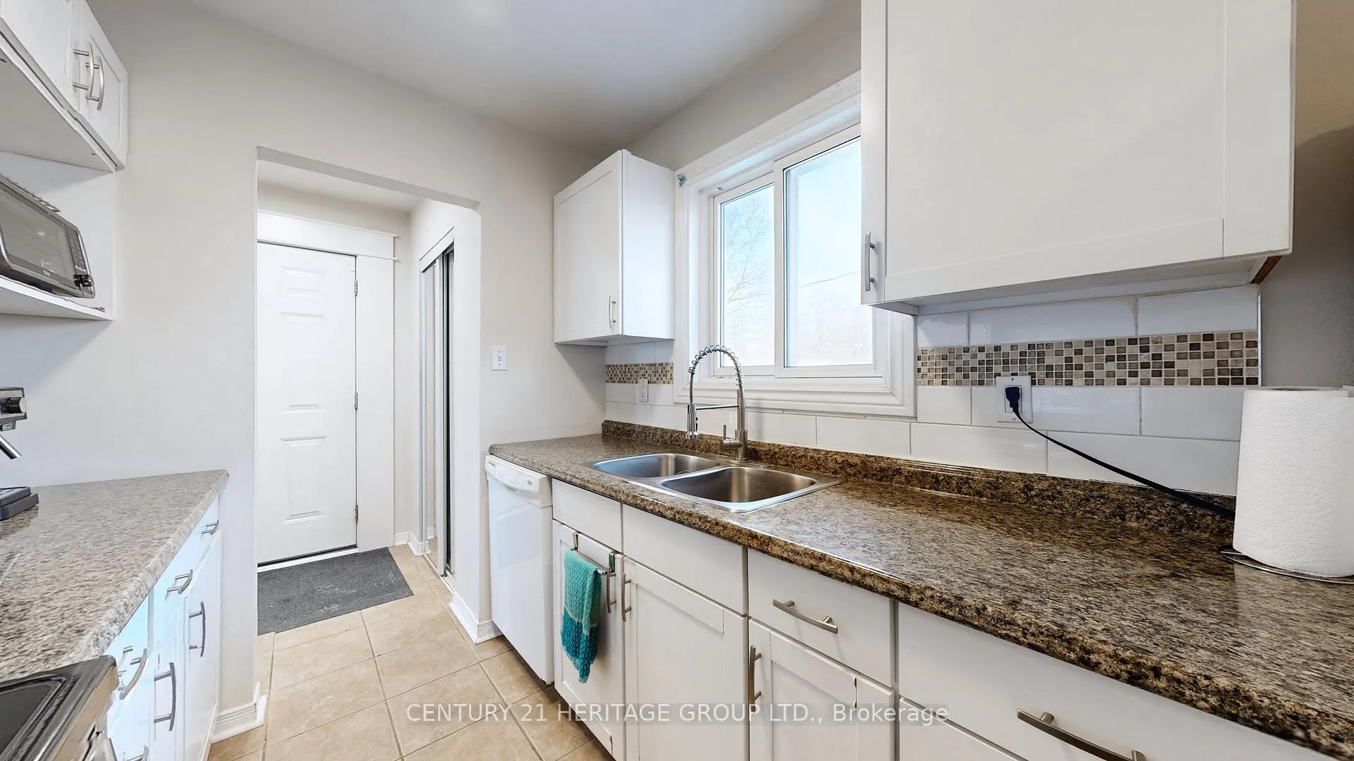 Photo 15 of 795 Greenfield Crescent, Newmarket, Huron Heights-Leslie Valley — HOMEH