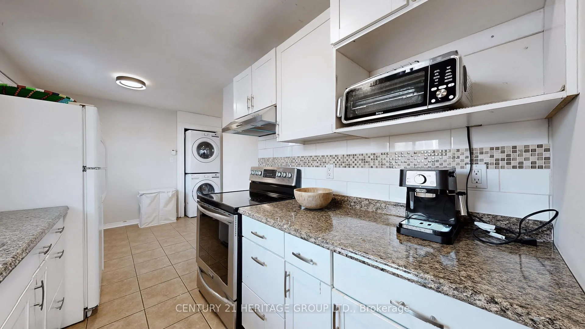Photo 17 of 795 Greenfield Crescent, Newmarket, Huron Heights-Leslie Valley — HOMEH