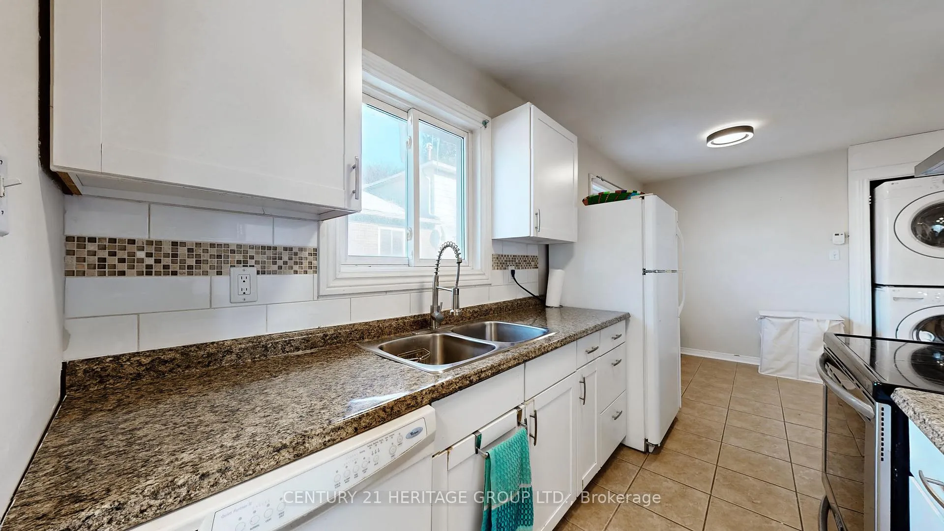 Photo 18 of 795 Greenfield Crescent, Newmarket, Huron Heights-Leslie Valley — HOMEH