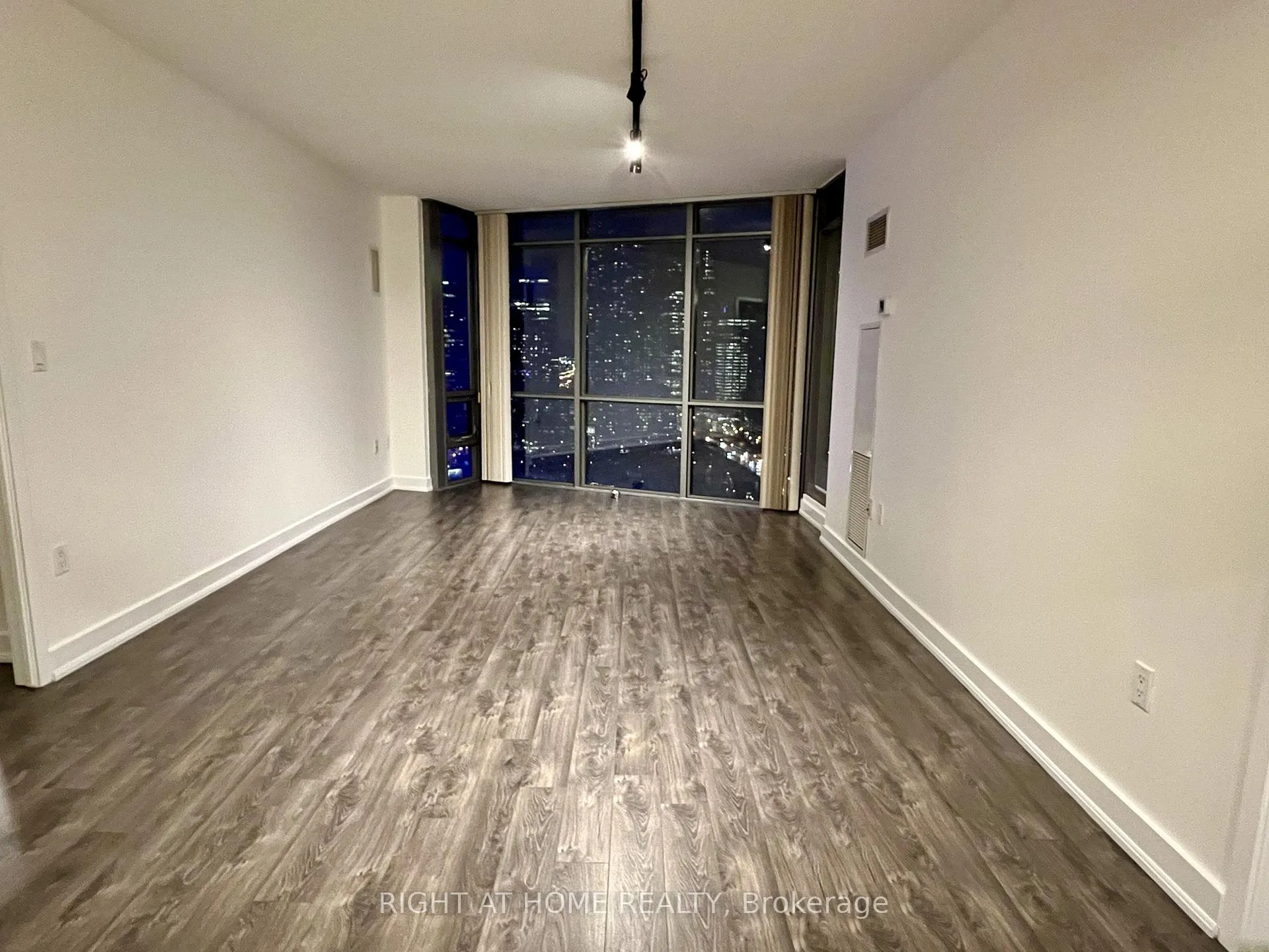 Photo 5 of Unit 3101, 5 Mariner Terrace, Toronto, Waterfront Communities — HOMEH