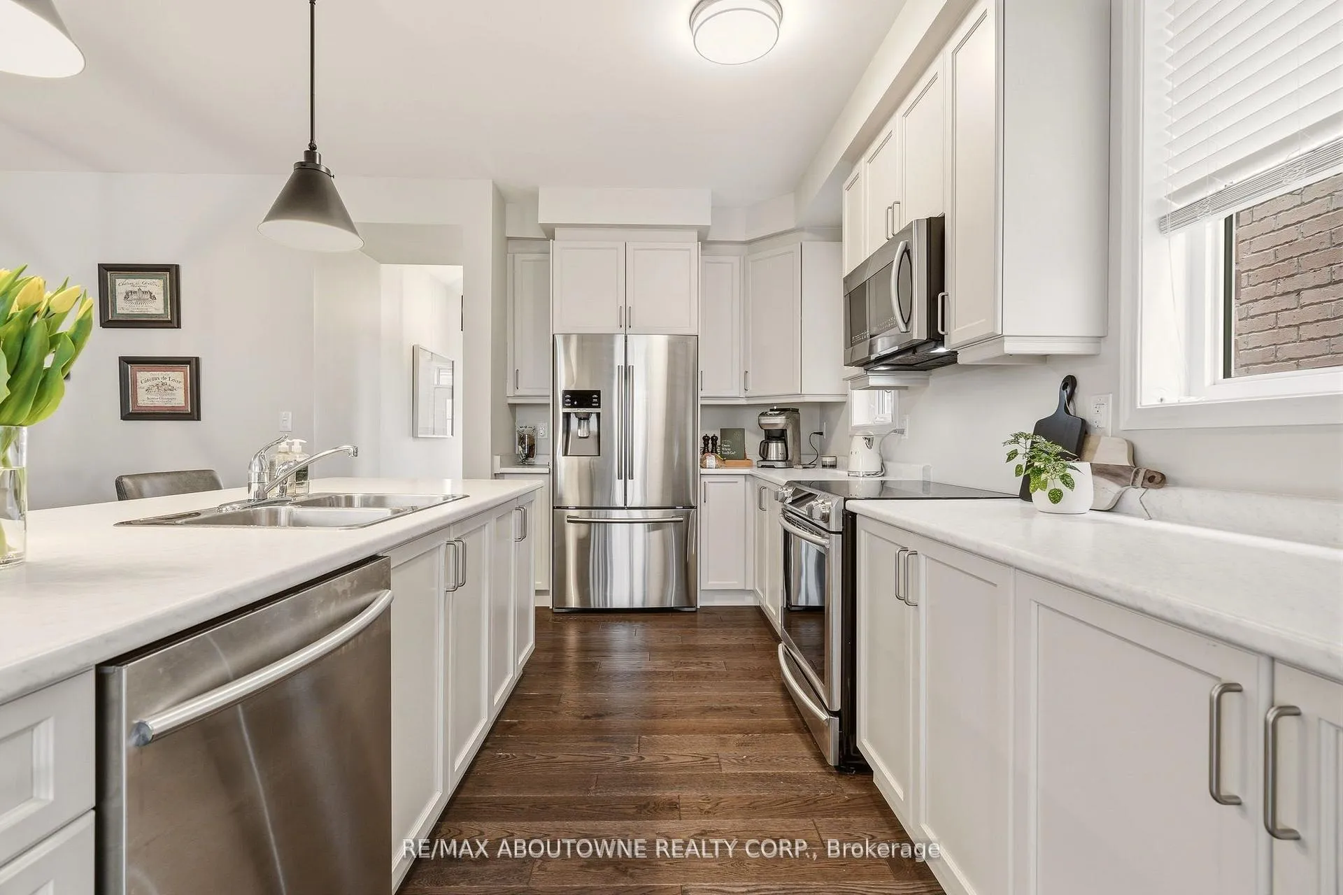 Photo 9 of 130 Stillwater Crescent, Hamilton, Waterdown — HOMEH