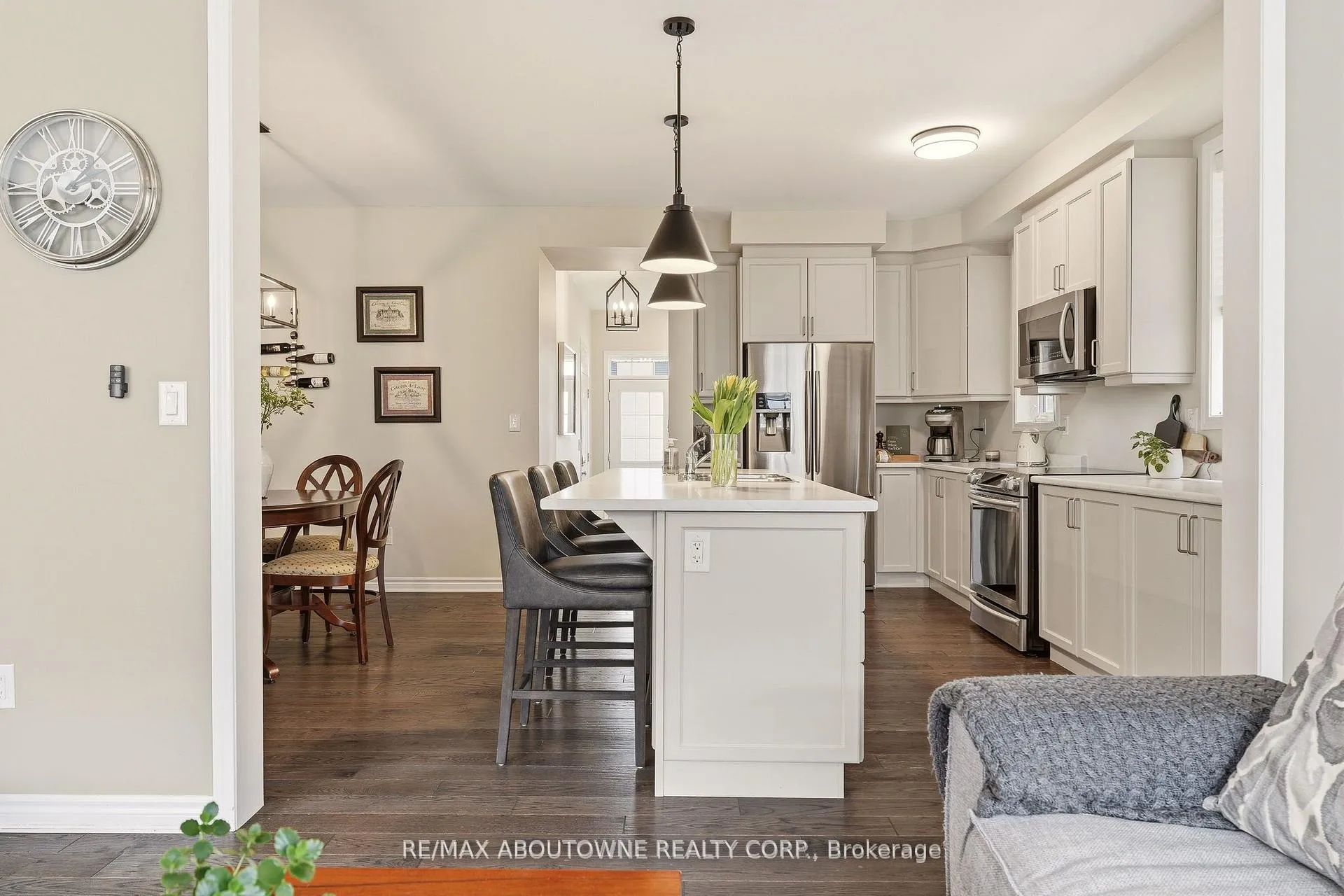 Photo 10 of 130 Stillwater Crescent, Hamilton, Waterdown — HOMEH