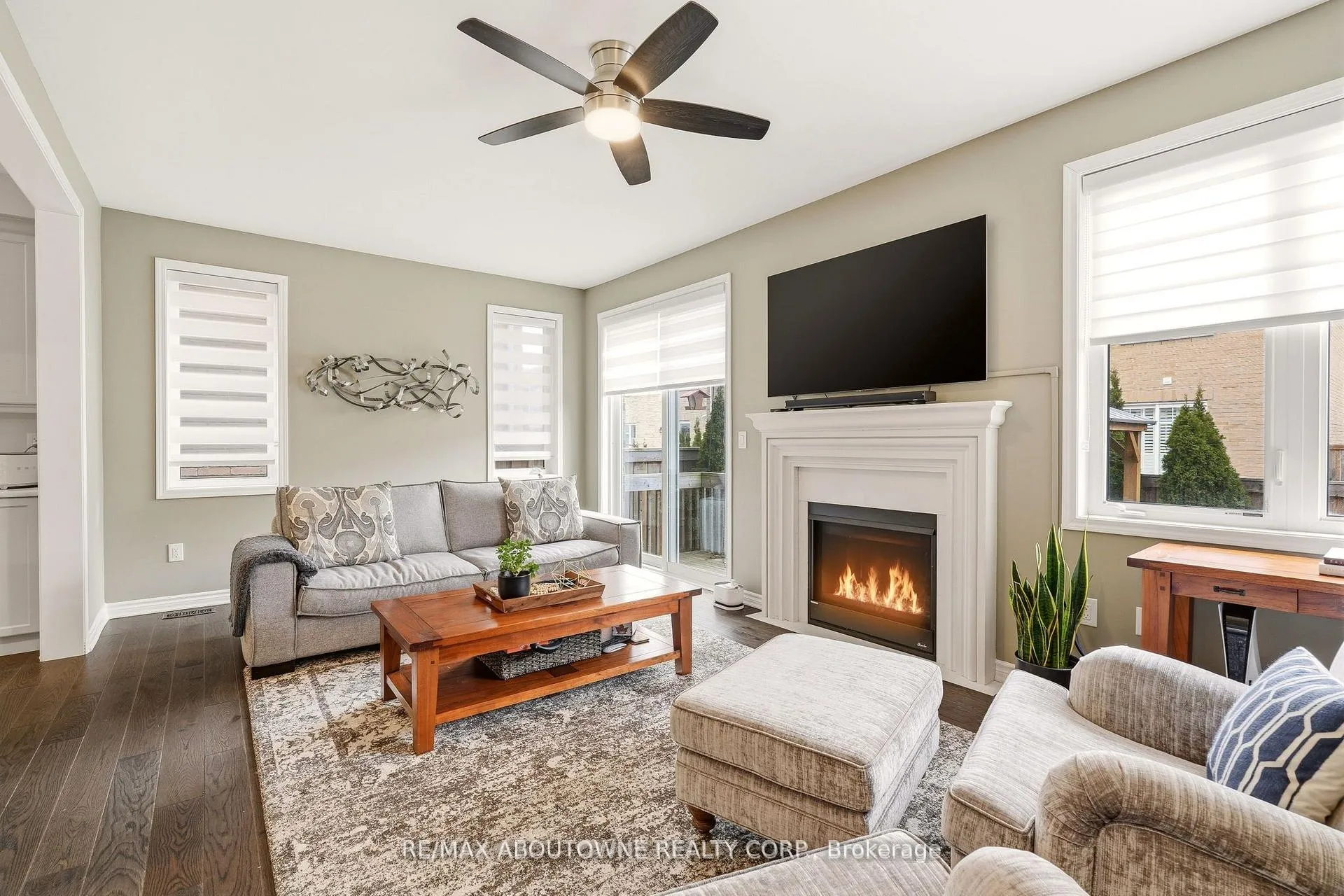 Photo 16 of 130 Stillwater Crescent, Hamilton, Waterdown — HOMEH