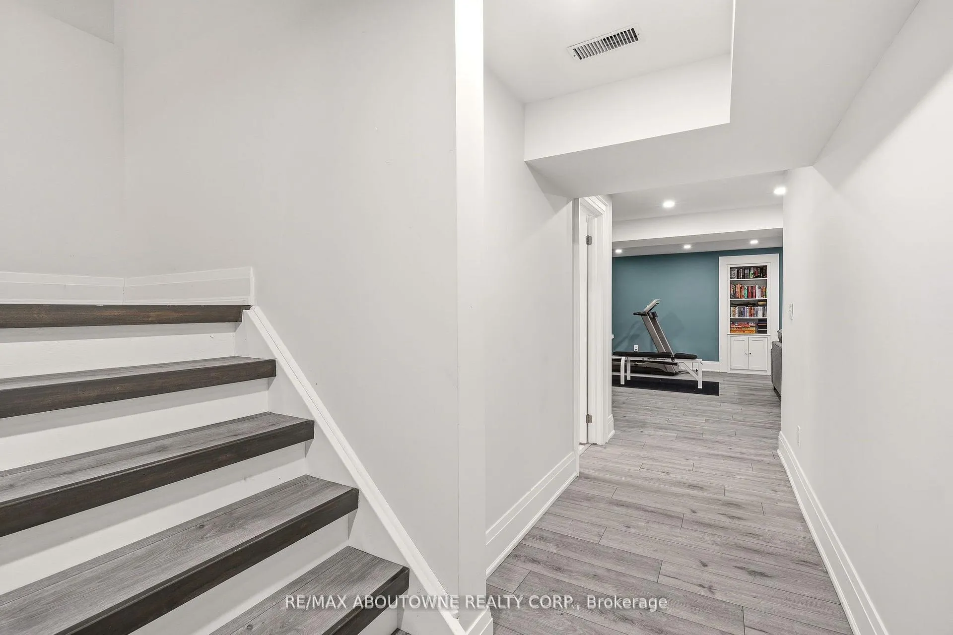 Photo 27 of 130 Stillwater Crescent, Hamilton, Waterdown — HOMEH