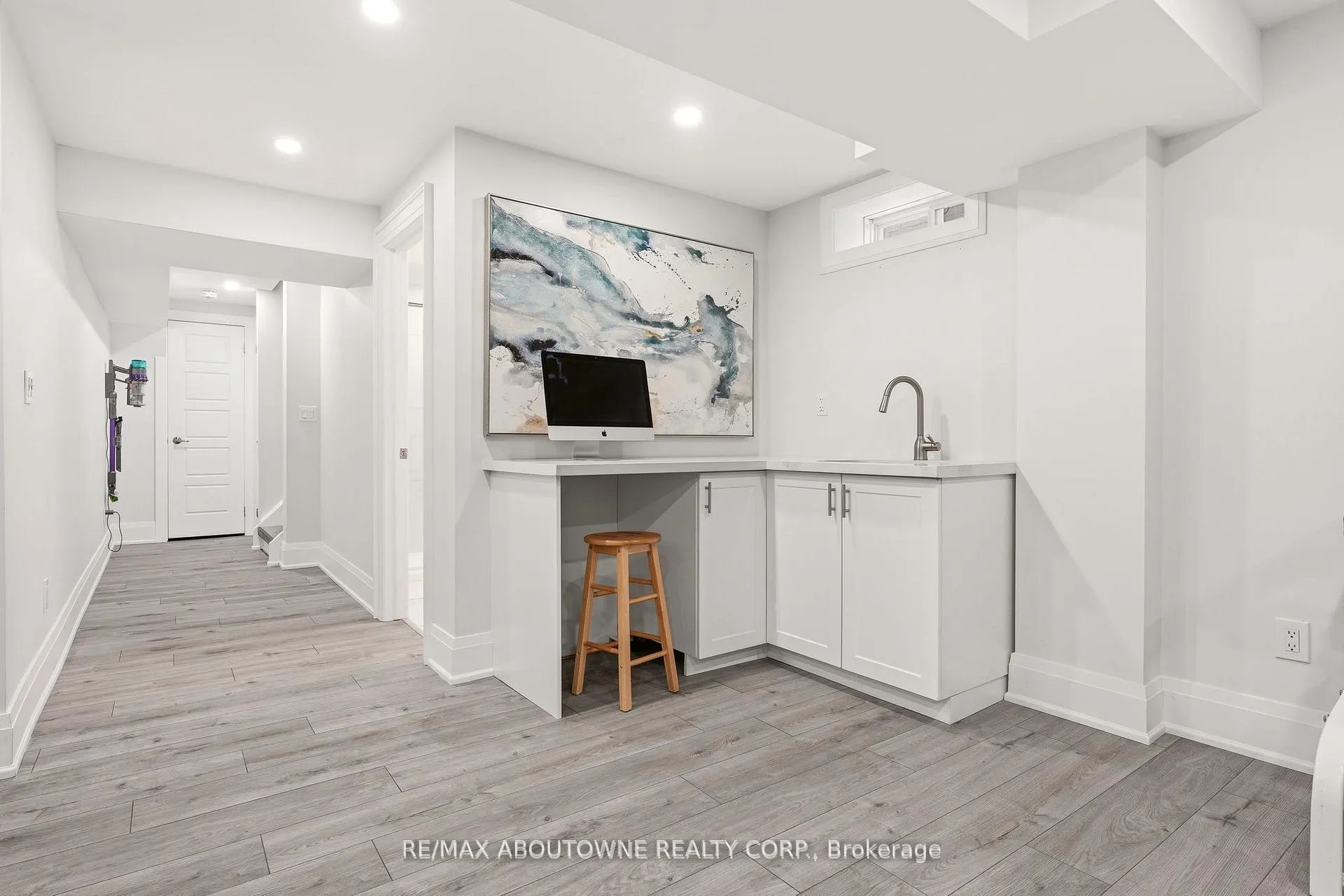 Photo 30 of 130 Stillwater Crescent, Hamilton, Waterdown — HOMEH