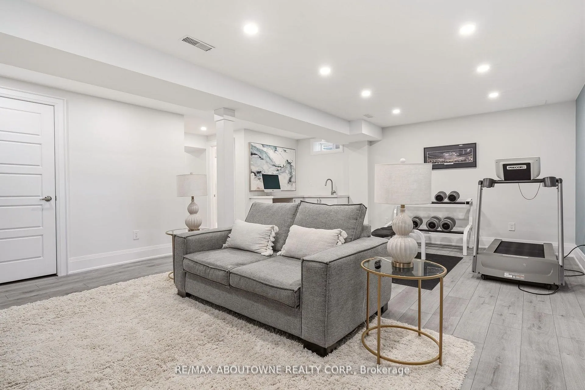 Photo 31 of 130 Stillwater Crescent, Hamilton, Waterdown — HOMEH