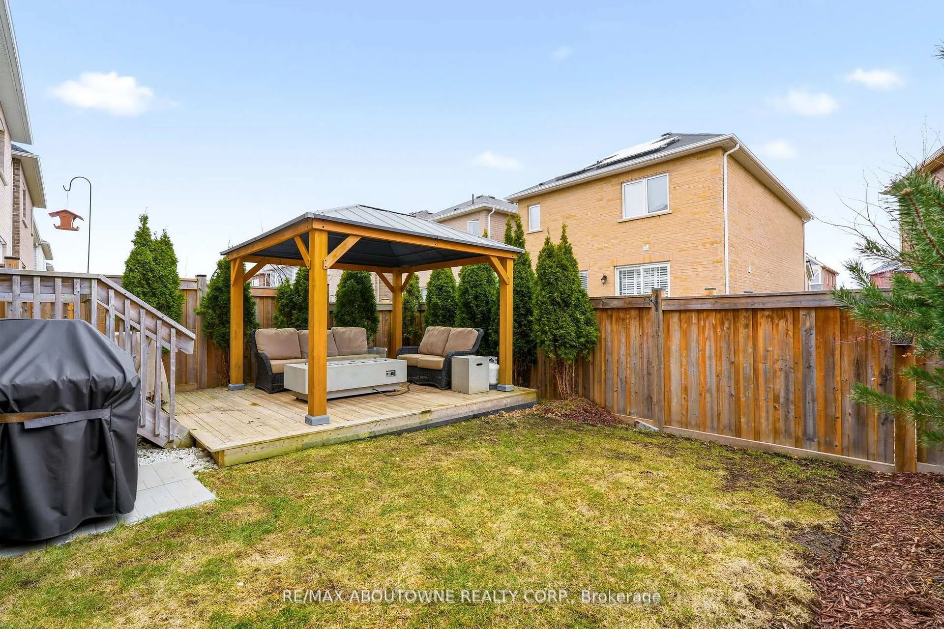 Photo 34 of 130 Stillwater Crescent, Hamilton, Waterdown — HOMEH