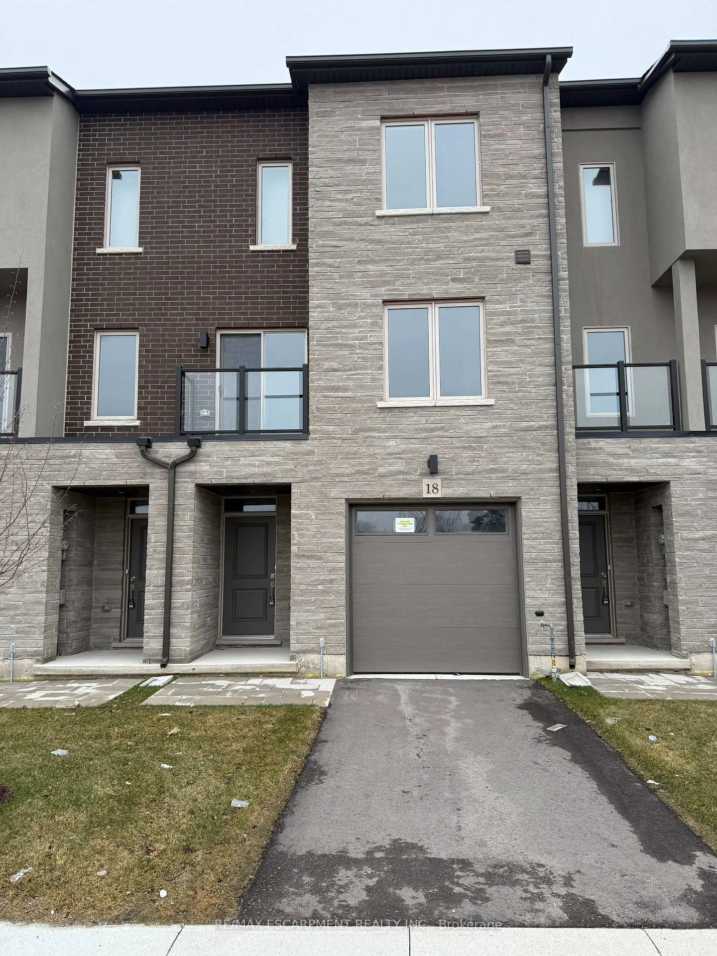Photo 1 of 18 Clear Valley Lane, Hamilton, Mount Hope — HOMEH
