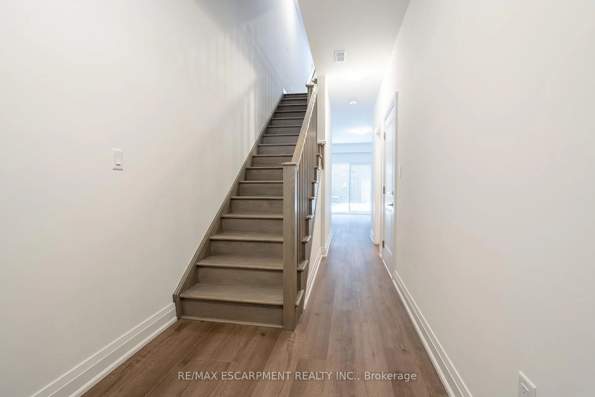 Photo 7 of 18 Clear Valley Lane, Hamilton, Mount Hope — HOMEH