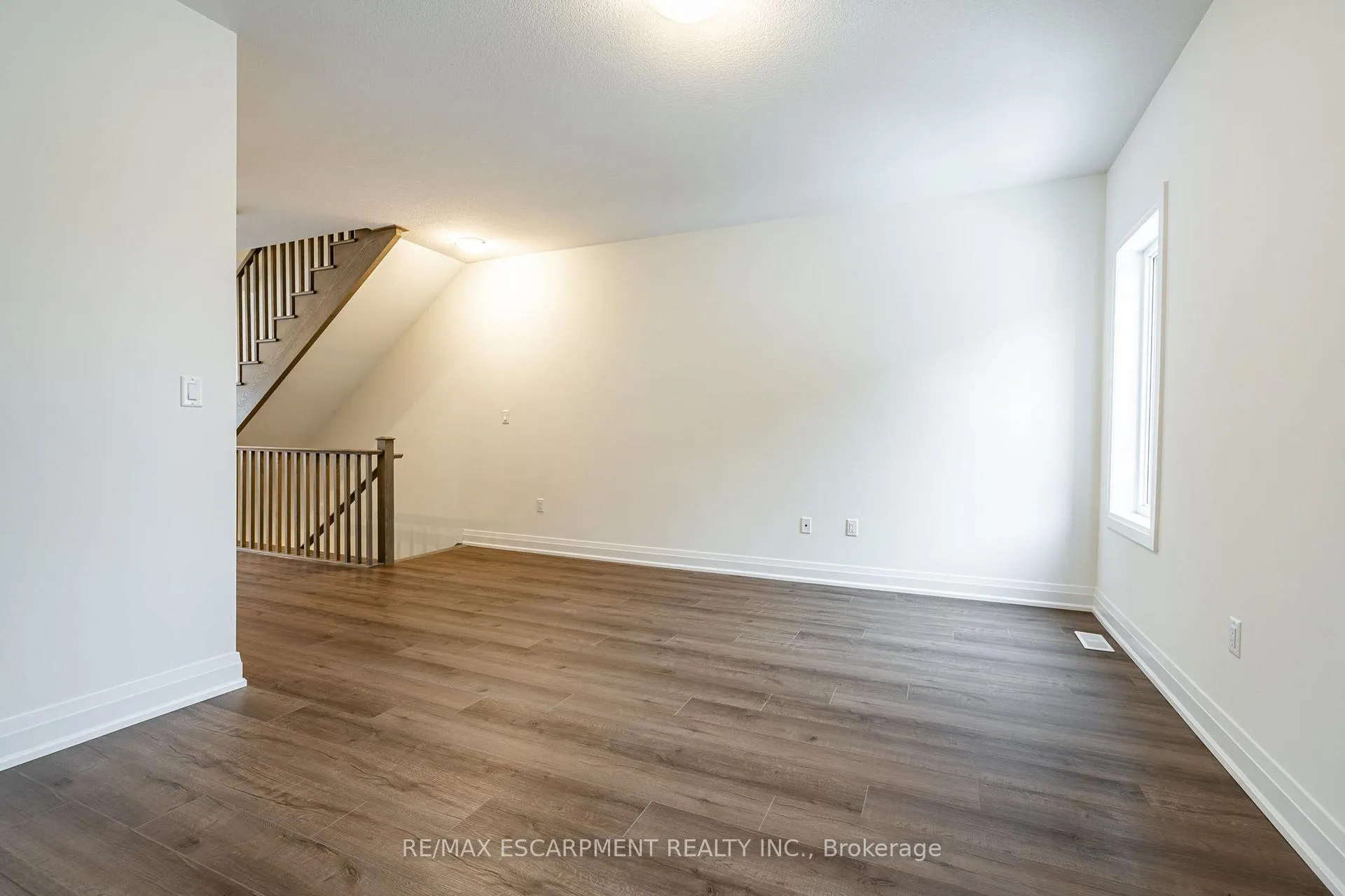 Photo 11 of 18 Clear Valley Lane, Hamilton, Mount Hope — HOMEH