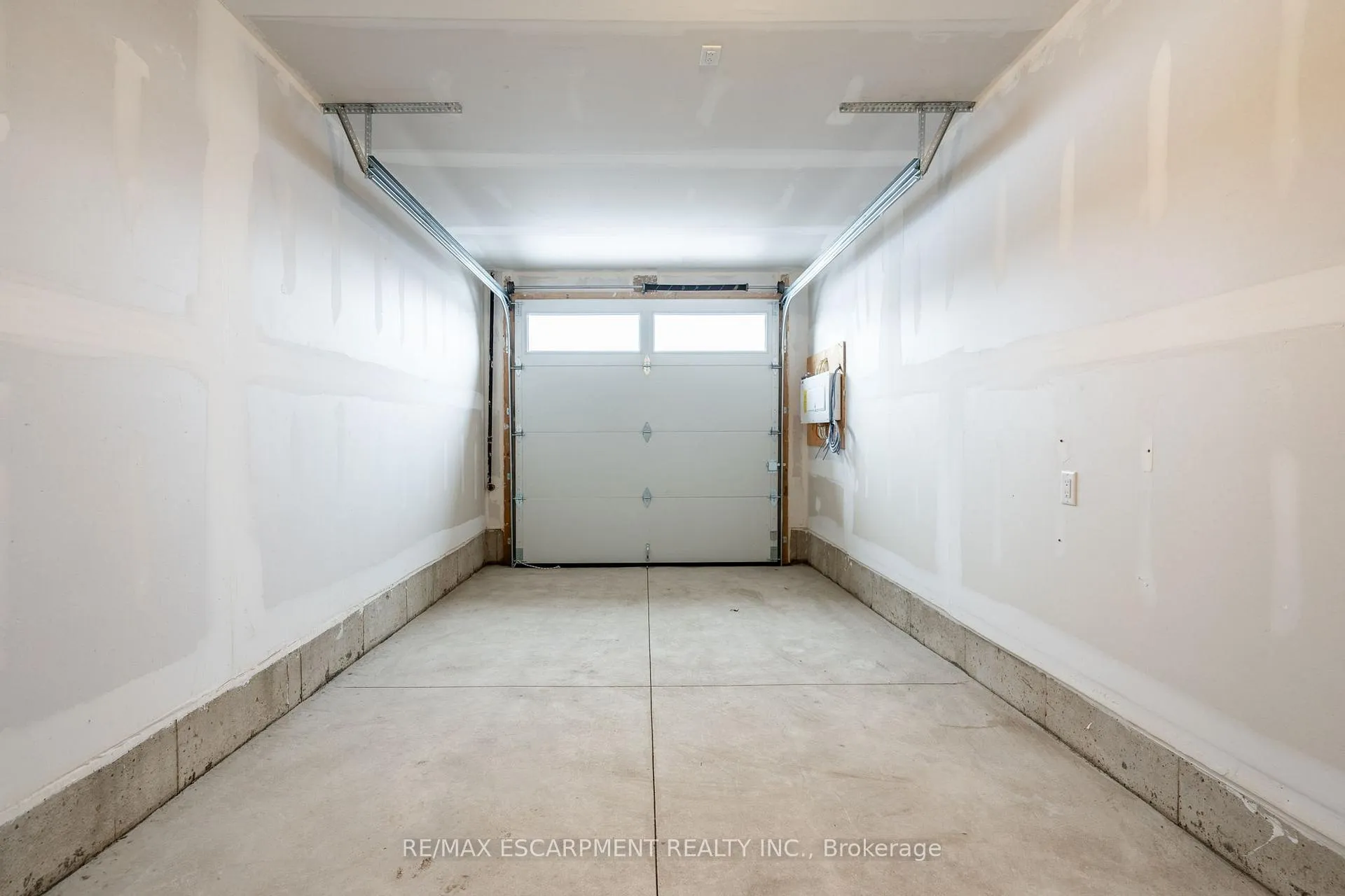Photo 26 of 18 Clear Valley Lane, Hamilton, Mount Hope — HOMEH