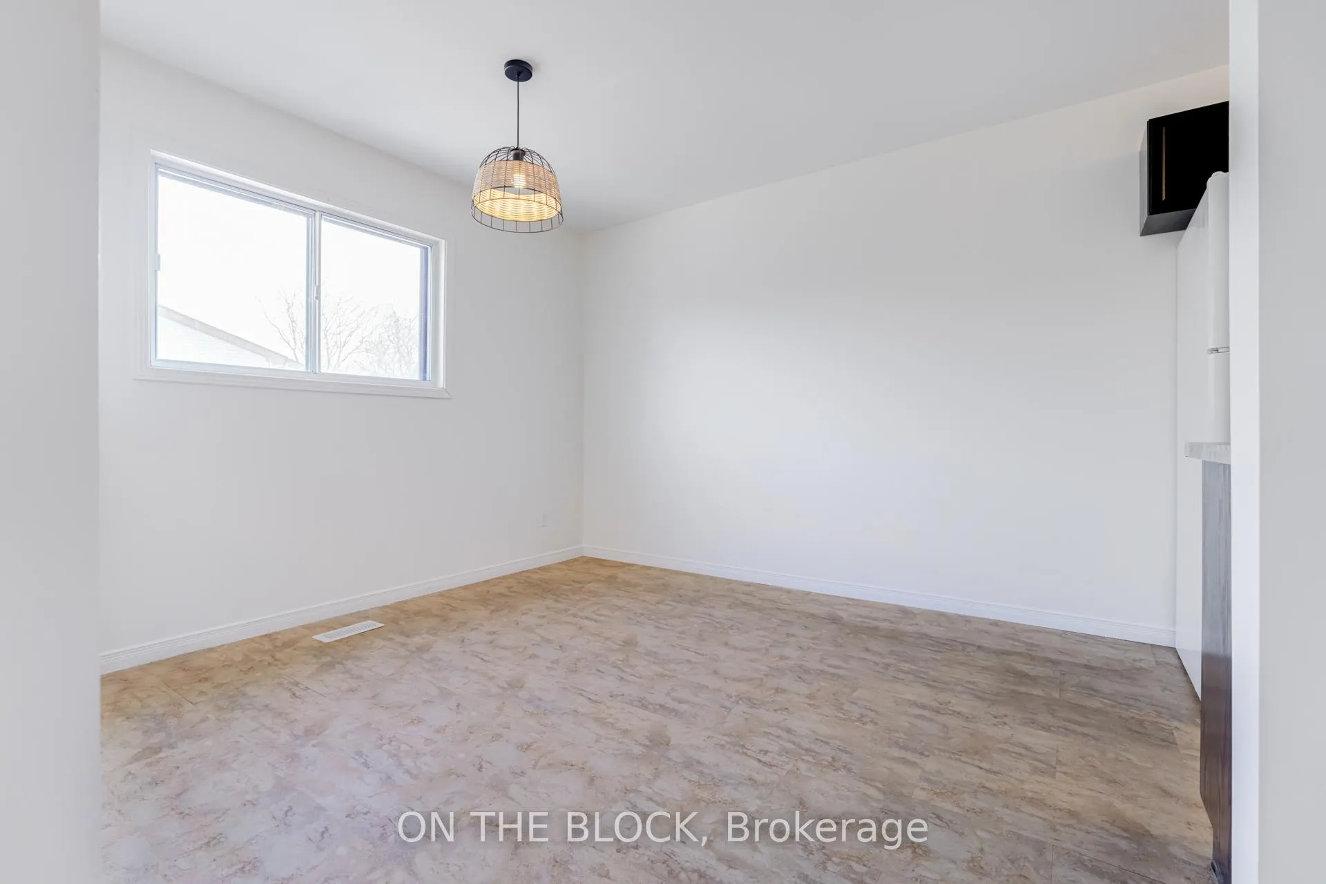 Photo 17 of 47 Carleton Place, Brampton, Bramalea West Industrial — HOMEH