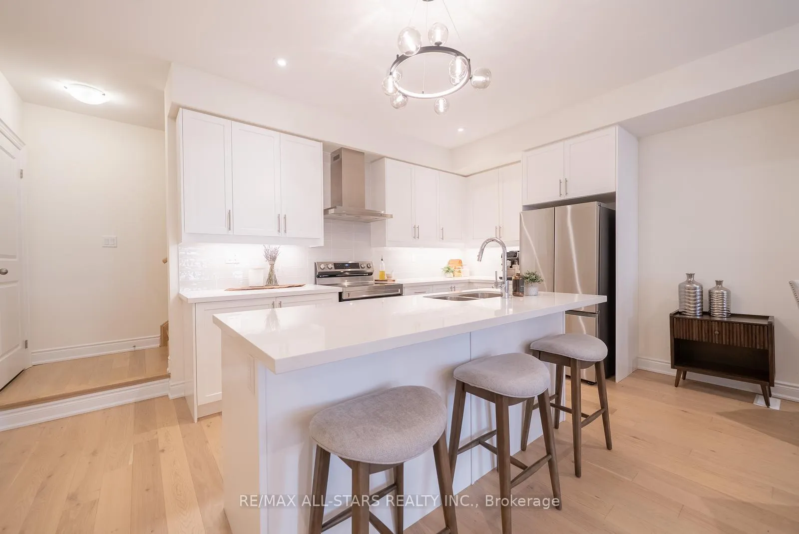 Photo 1 of 12 Griffith Street, Aurora, Bayview Northeast — HOMEH