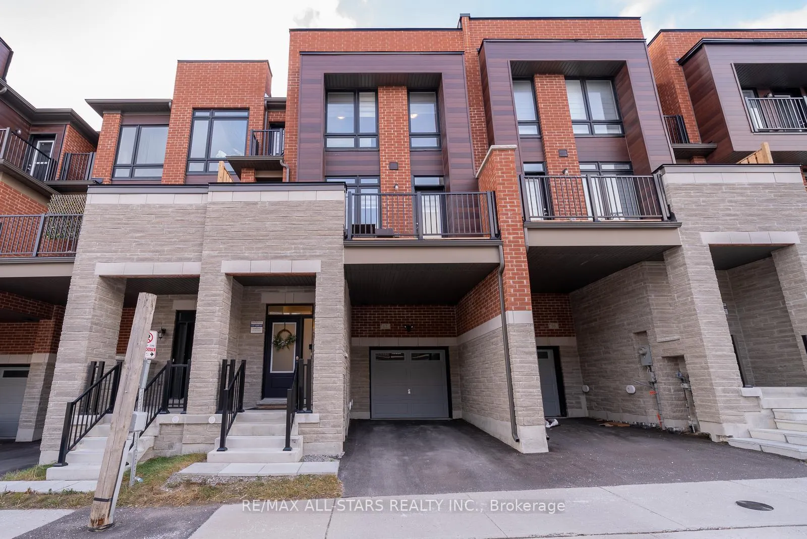 Photo 2 of 12 Griffith Street, Aurora, Bayview Northeast — HOMEH