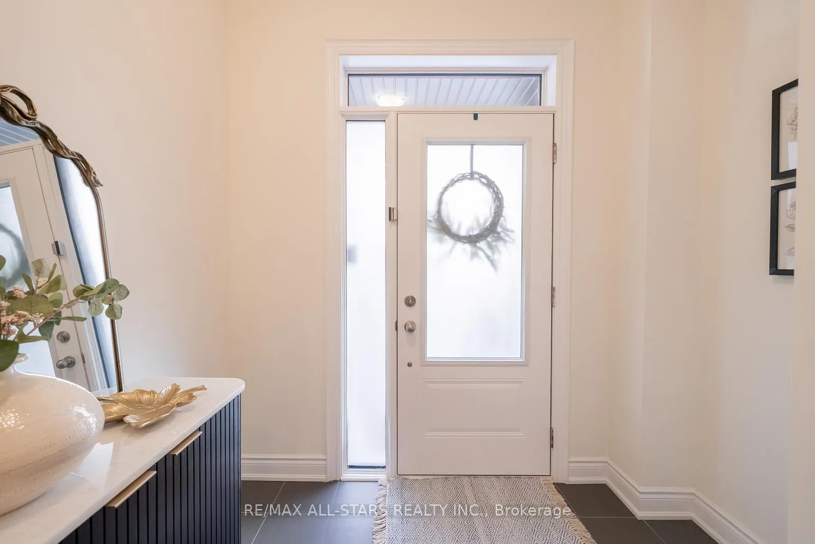 Photo 5 of 12 Griffith Street, Aurora, Bayview Northeast — HOMEH