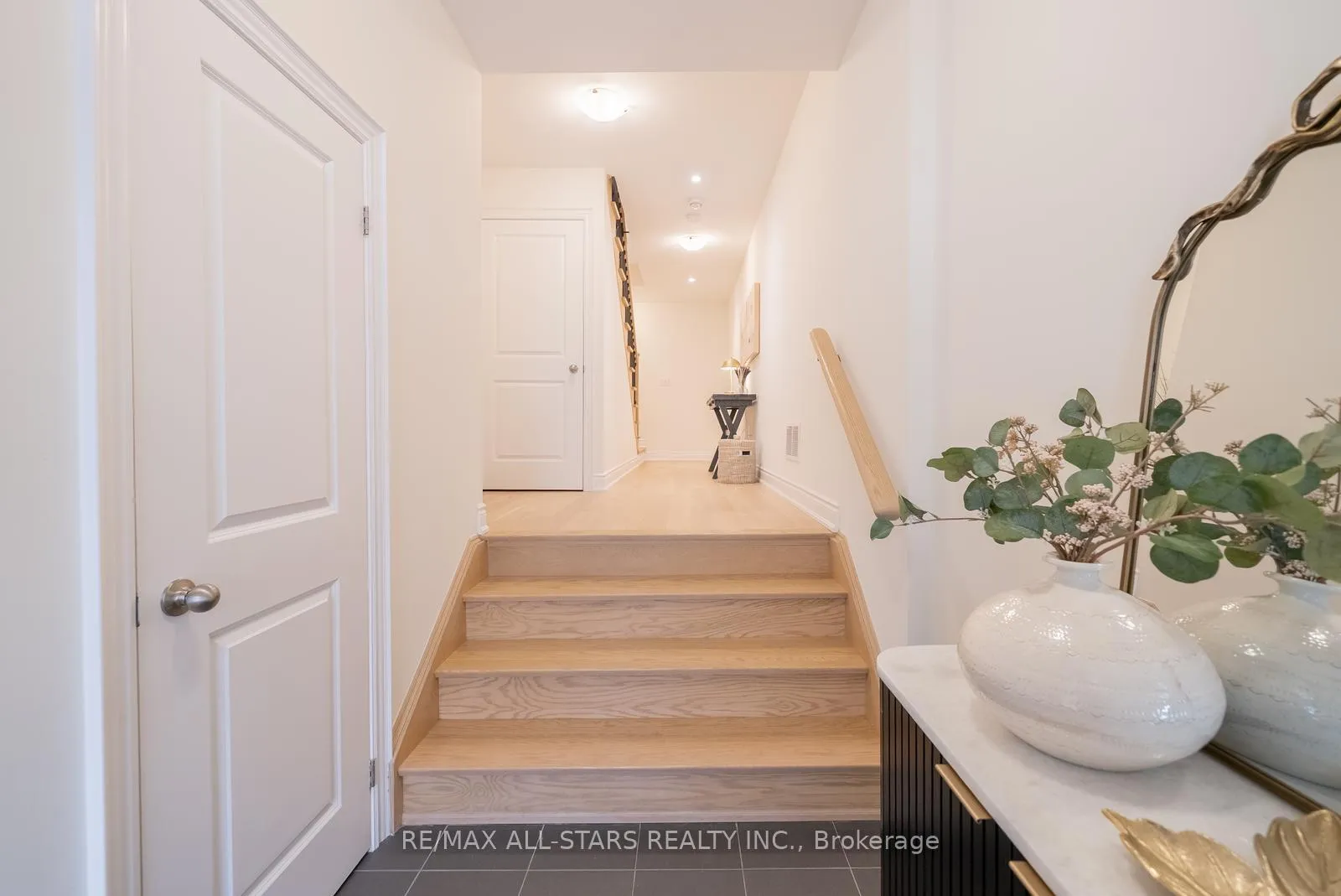 Photo 6 of 12 Griffith Street, Aurora, Bayview Northeast — HOMEH