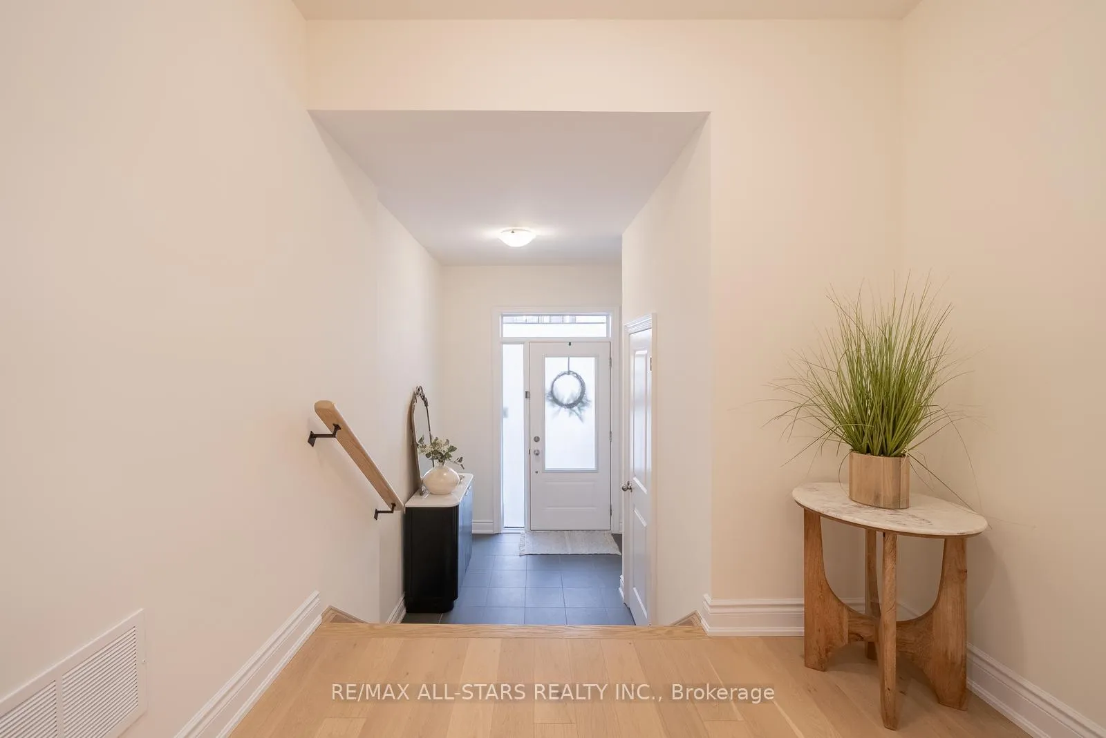 Photo 7 of 12 Griffith Street, Aurora, Bayview Northeast — HOMEH