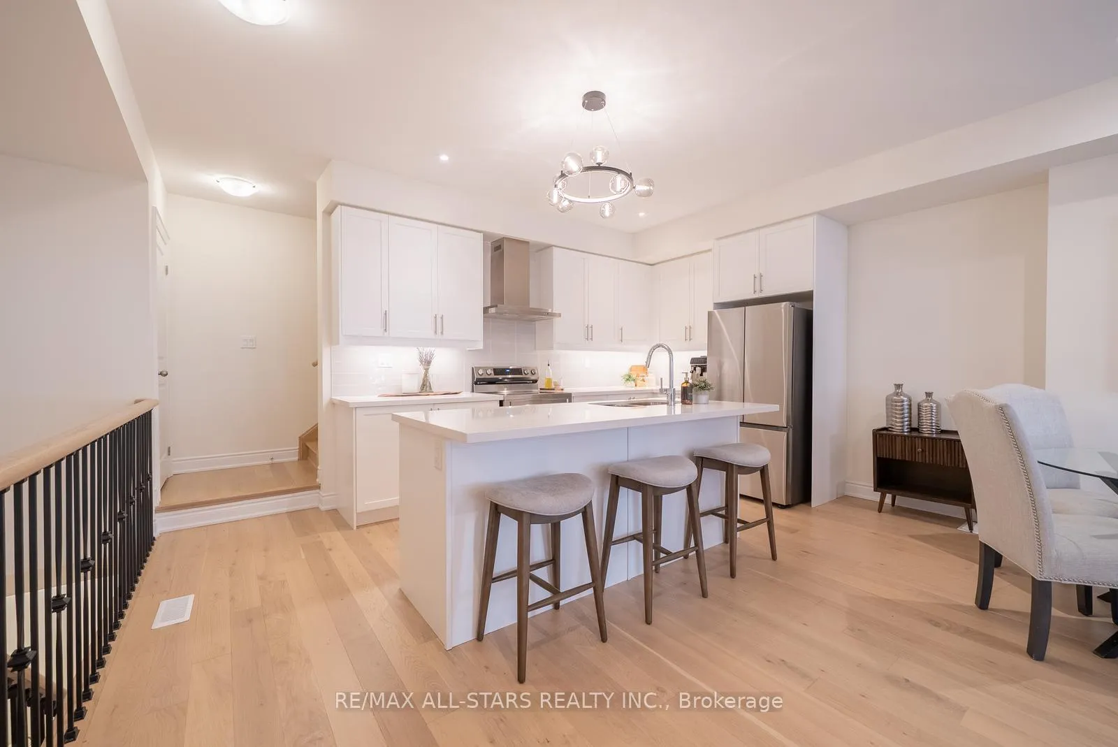 Photo 9 of 12 Griffith Street, Aurora, Bayview Northeast — HOMEH