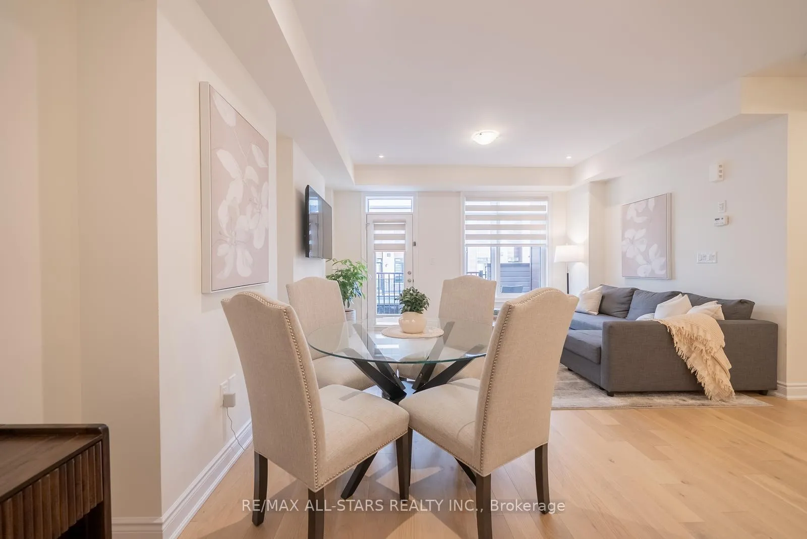 Photo 15 of 12 Griffith Street, Aurora, Bayview Northeast — HOMEH