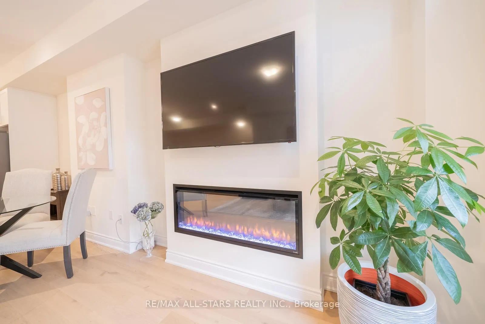 Photo 19 of 12 Griffith Street, Aurora, Bayview Northeast — HOMEH