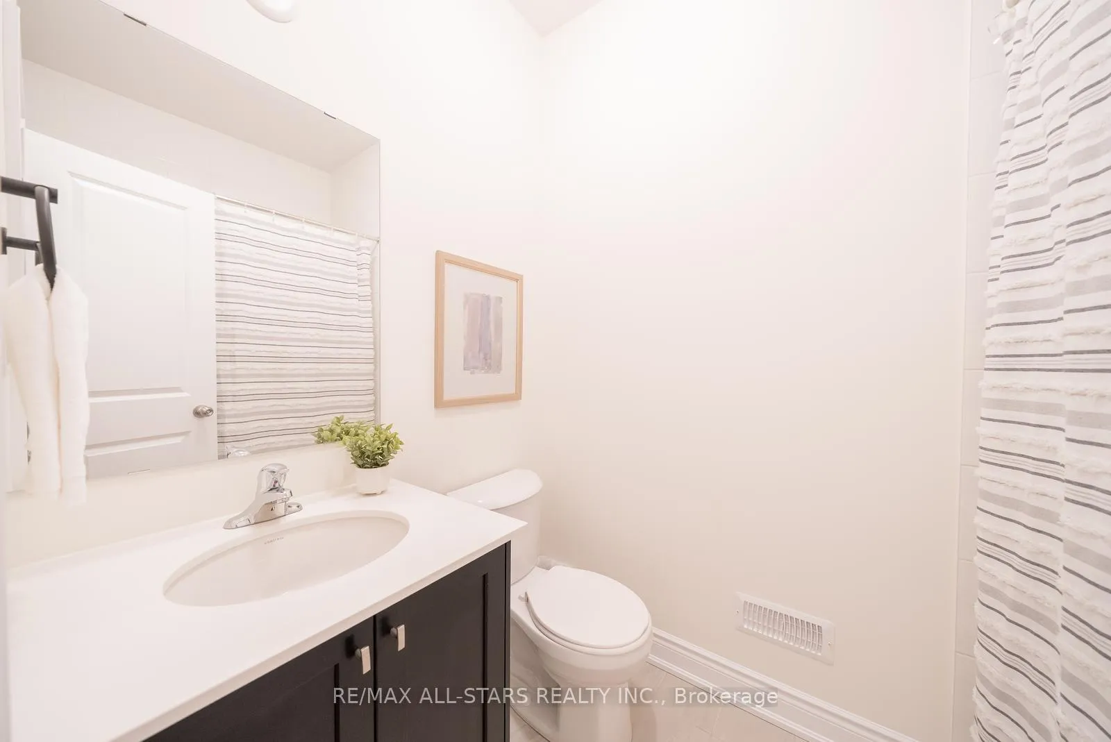 Photo 22 of 12 Griffith Street, Aurora, Bayview Northeast — HOMEH