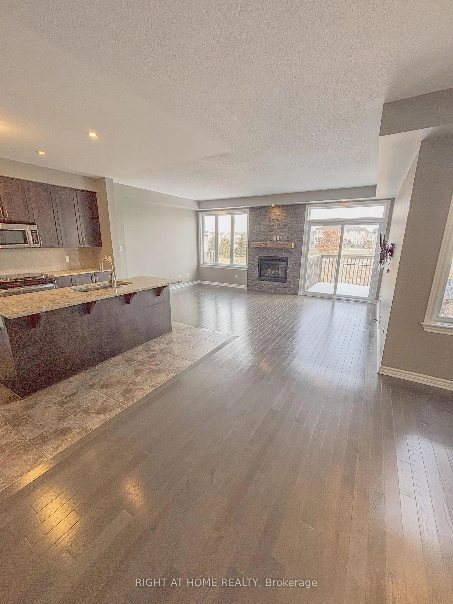 Photo 7 of 1152 Northgraves Crescent, Ottawa, Kanata - Emerald Meadows/Trailwest — HOMEH