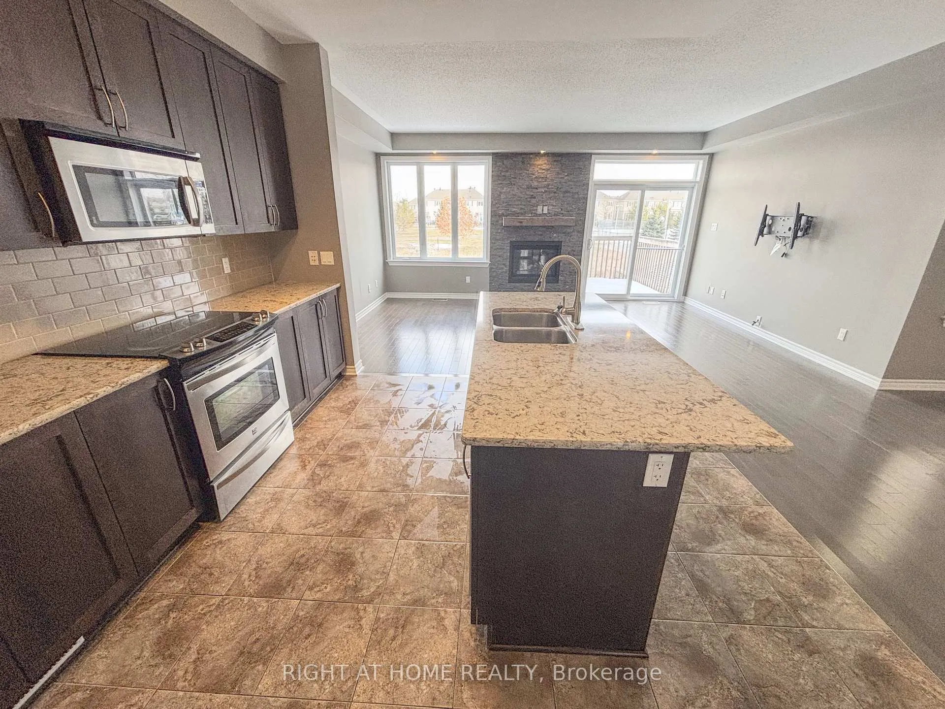 Photo 9 of 1152 Northgraves Crescent, Ottawa, Kanata - Emerald Meadows/Trailwest — HOMEH
