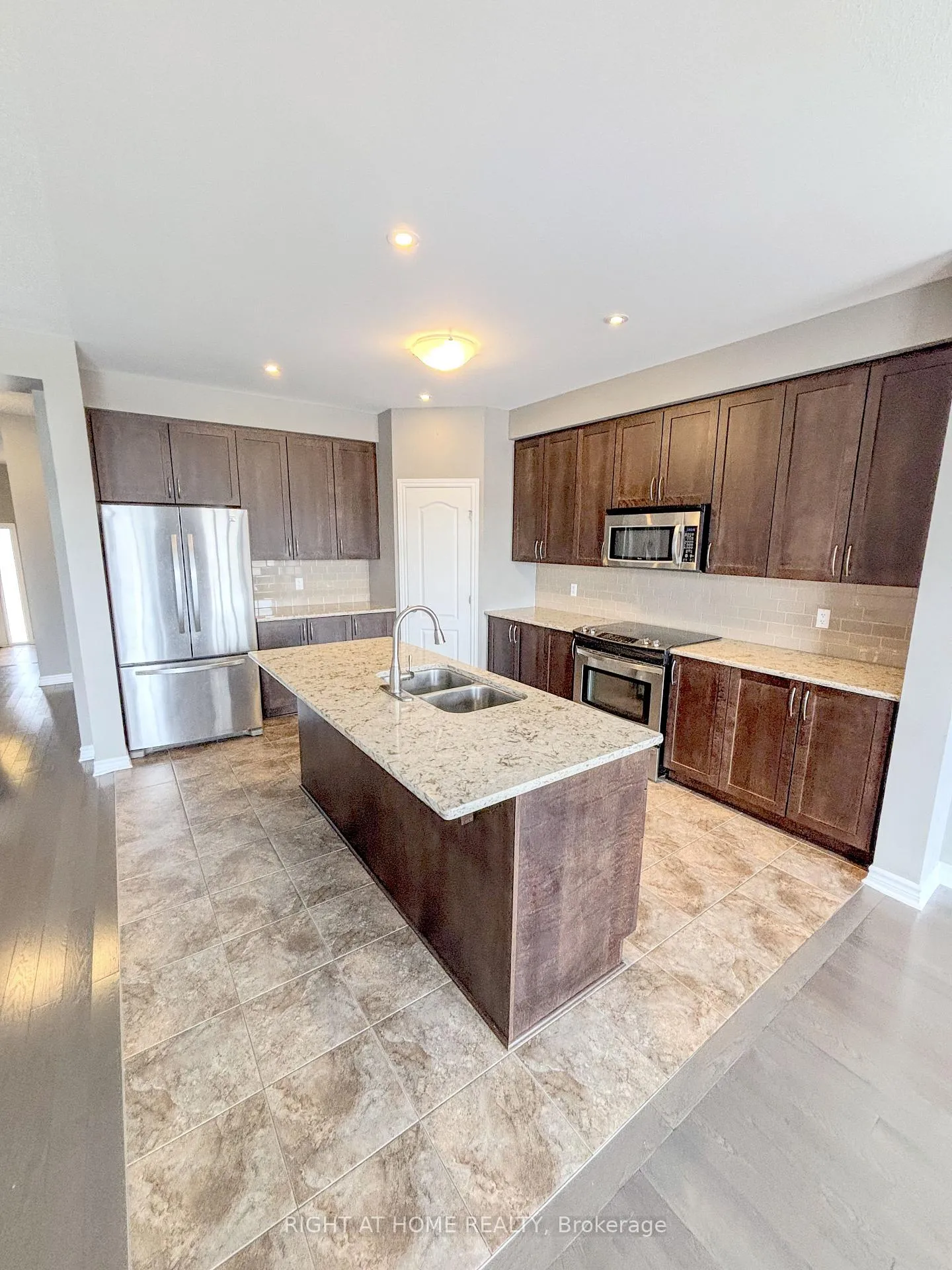 Photo 10 of 1152 Northgraves Crescent, Ottawa, Kanata - Emerald Meadows/Trailwest — HOMEH
