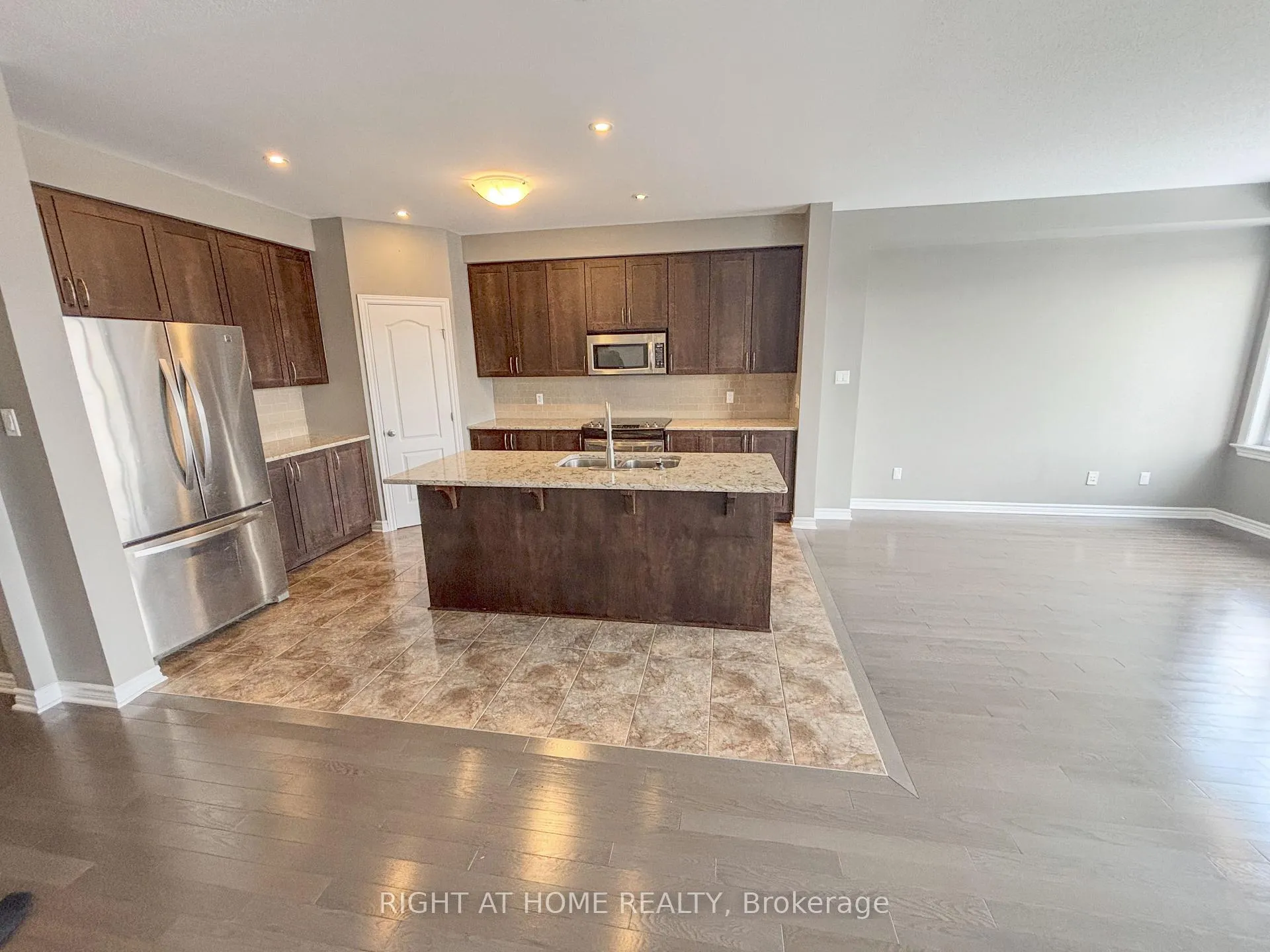 Photo 11 of 1152 Northgraves Crescent, Ottawa, Kanata - Emerald Meadows/Trailwest — HOMEH