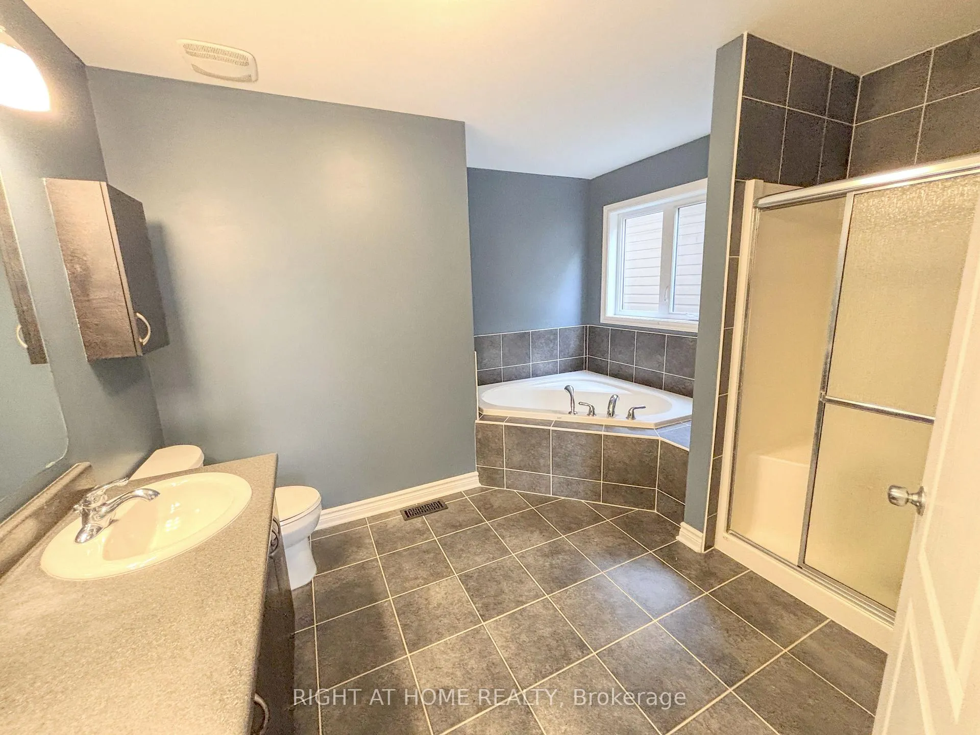Photo 27 of 1152 Northgraves Crescent, Ottawa, Kanata - Emerald Meadows/Trailwest — HOMEH