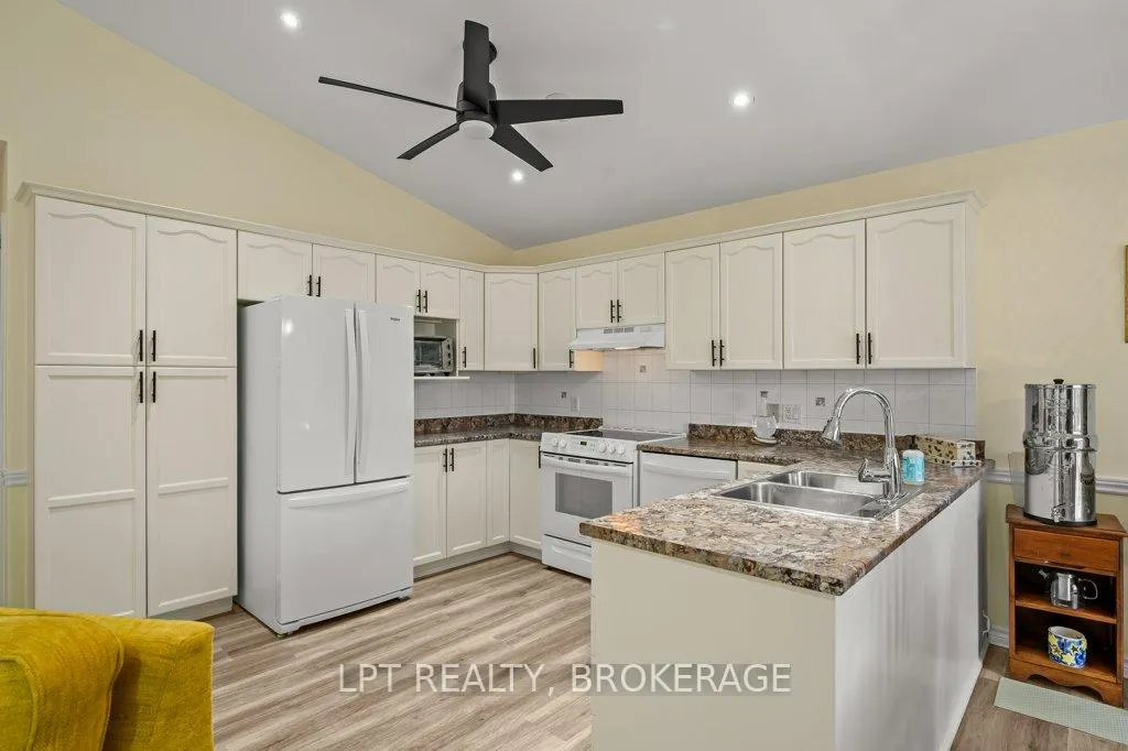 Photo 2 of 11 Wilfred Crescent E, Kingston, Rideau — HOMEH