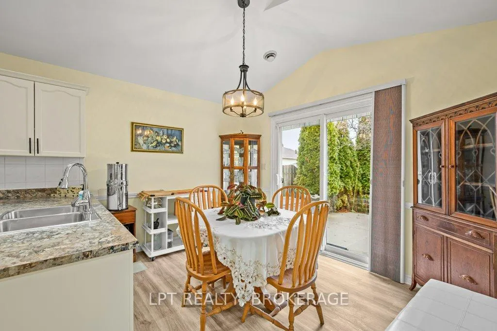 Photo 3 of 11 Wilfred Crescent E, Kingston, Rideau — HOMEH