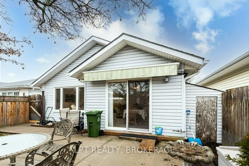 Photo 5 of 11 Wilfred Crescent E, Kingston, Rideau — HOMEH