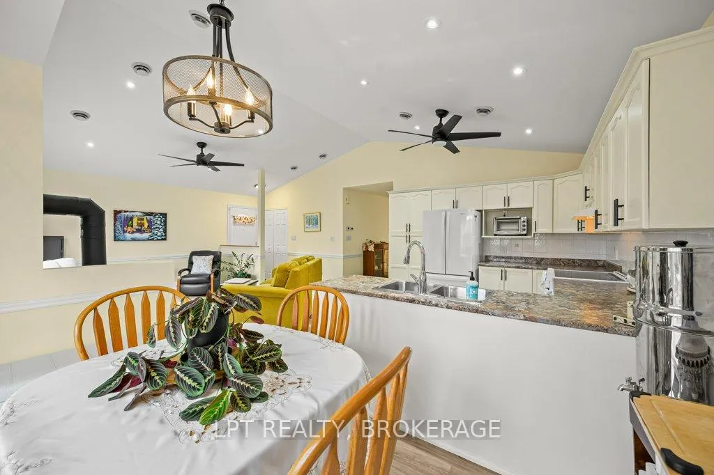 Photo 9 of 11 Wilfred Crescent E, Kingston, Rideau — HOMEH