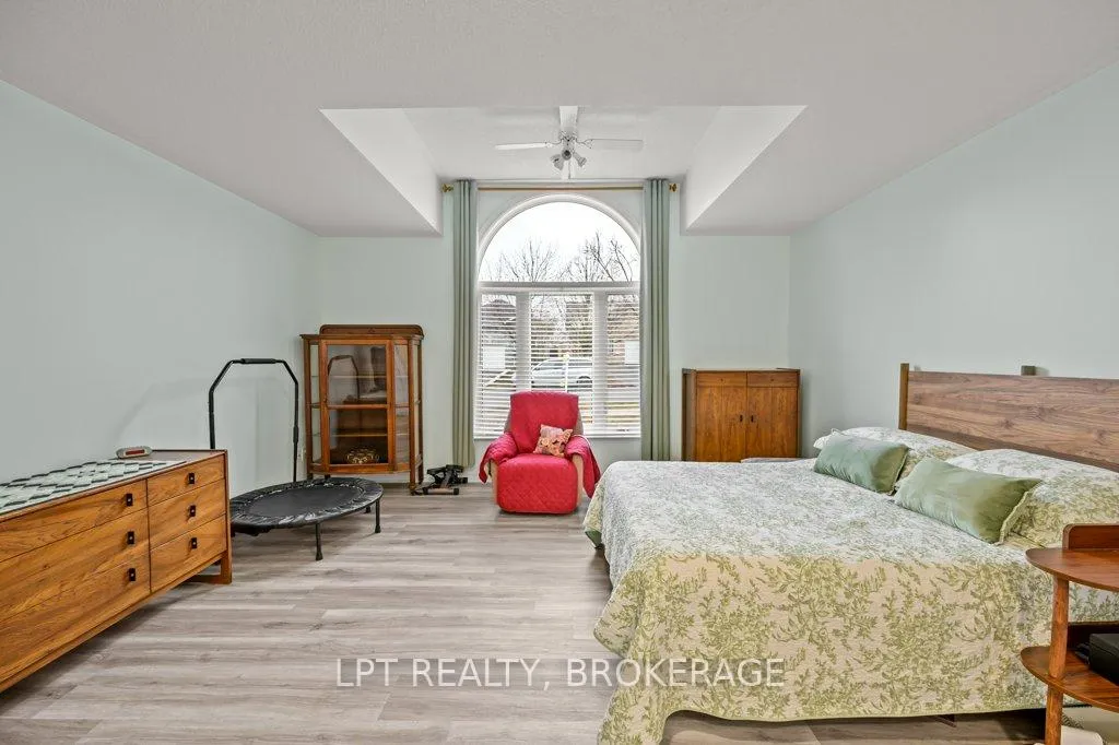 Photo 12 of 11 Wilfred Crescent E, Kingston, Rideau — HOMEH