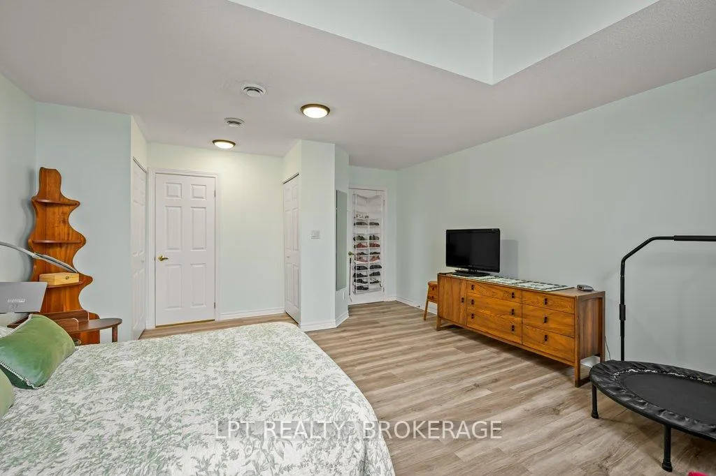 Photo 13 of 11 Wilfred Crescent E, Kingston, Rideau — HOMEH