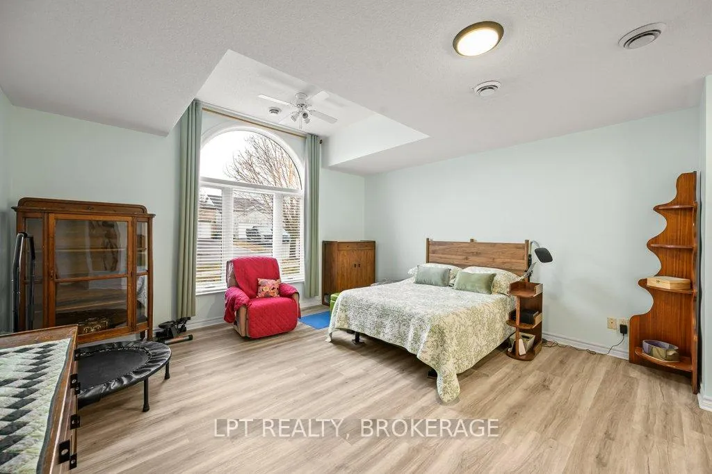 Photo 14 of 11 Wilfred Crescent E, Kingston, Rideau — HOMEH