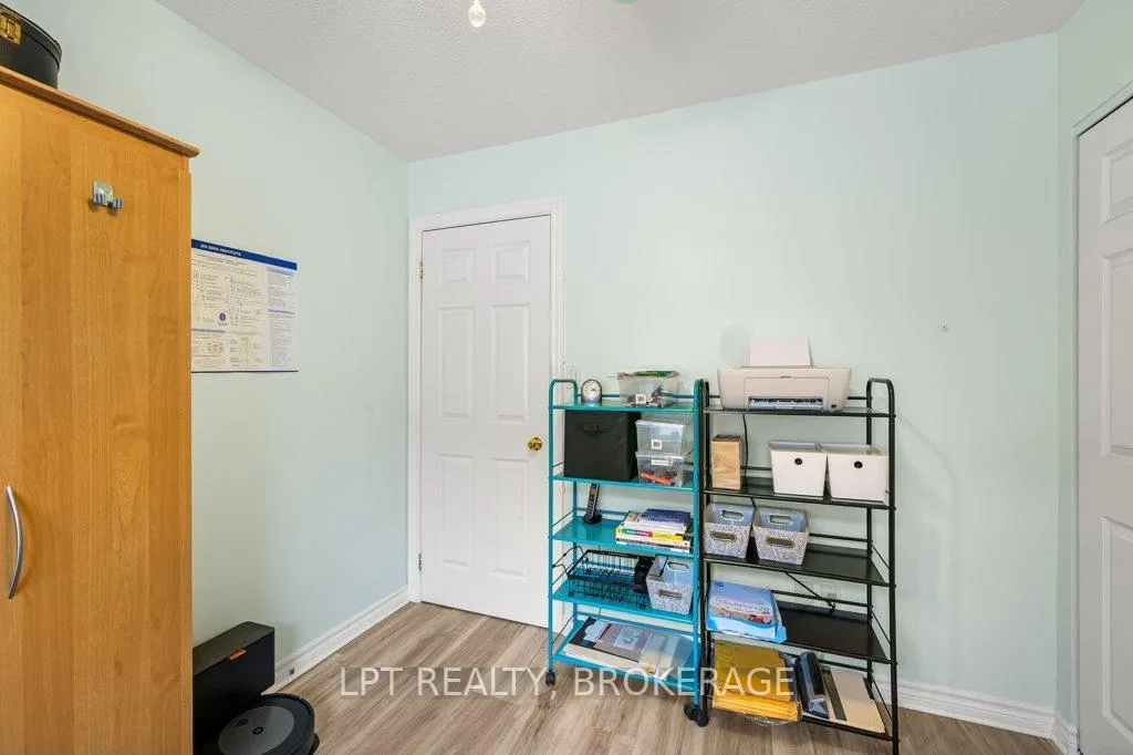 Photo 18 of 11 Wilfred Crescent E, Kingston, Rideau — HOMEH