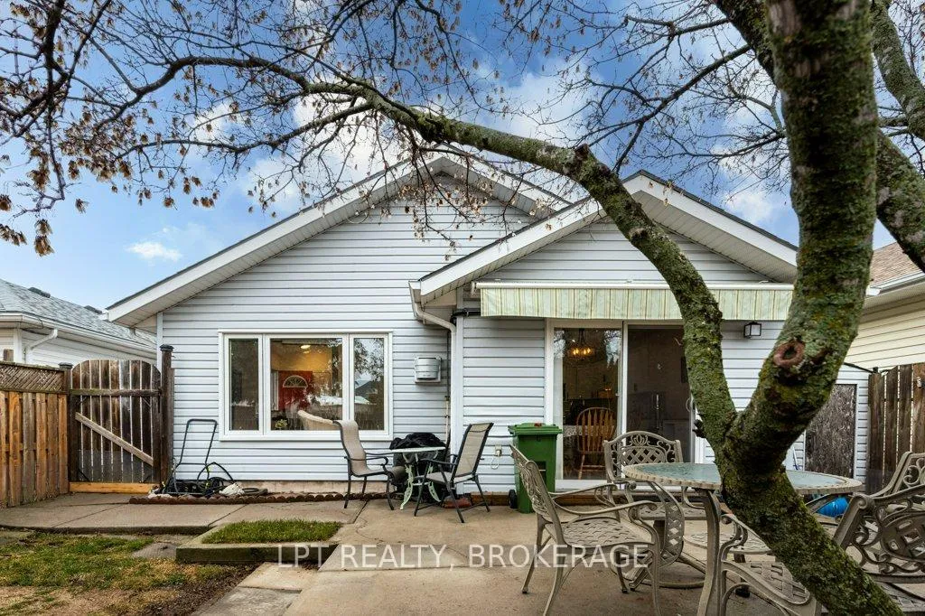 Photo 25 of 11 Wilfred Crescent E, Kingston, Rideau — HOMEH